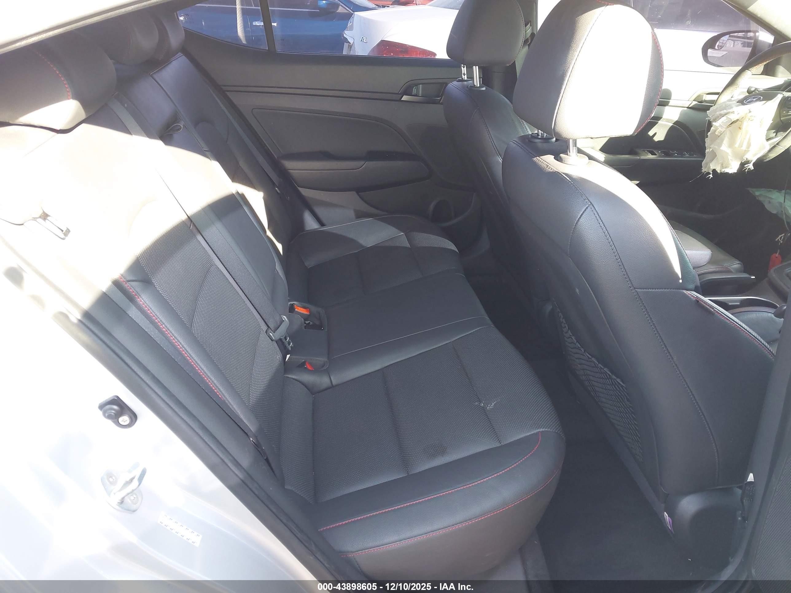 HYUNDAI ELANTRA image 8