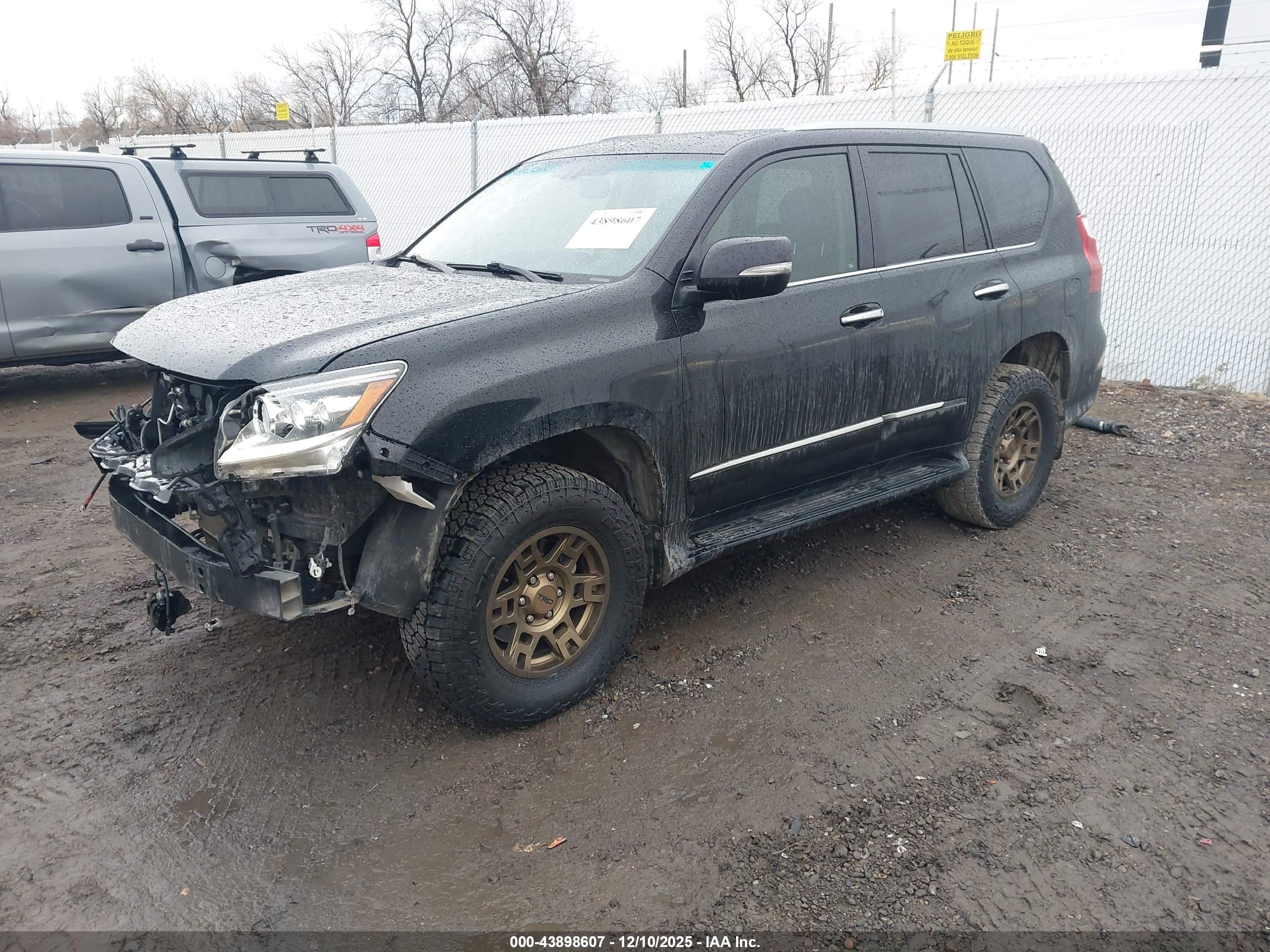 LEXUS GX image 2