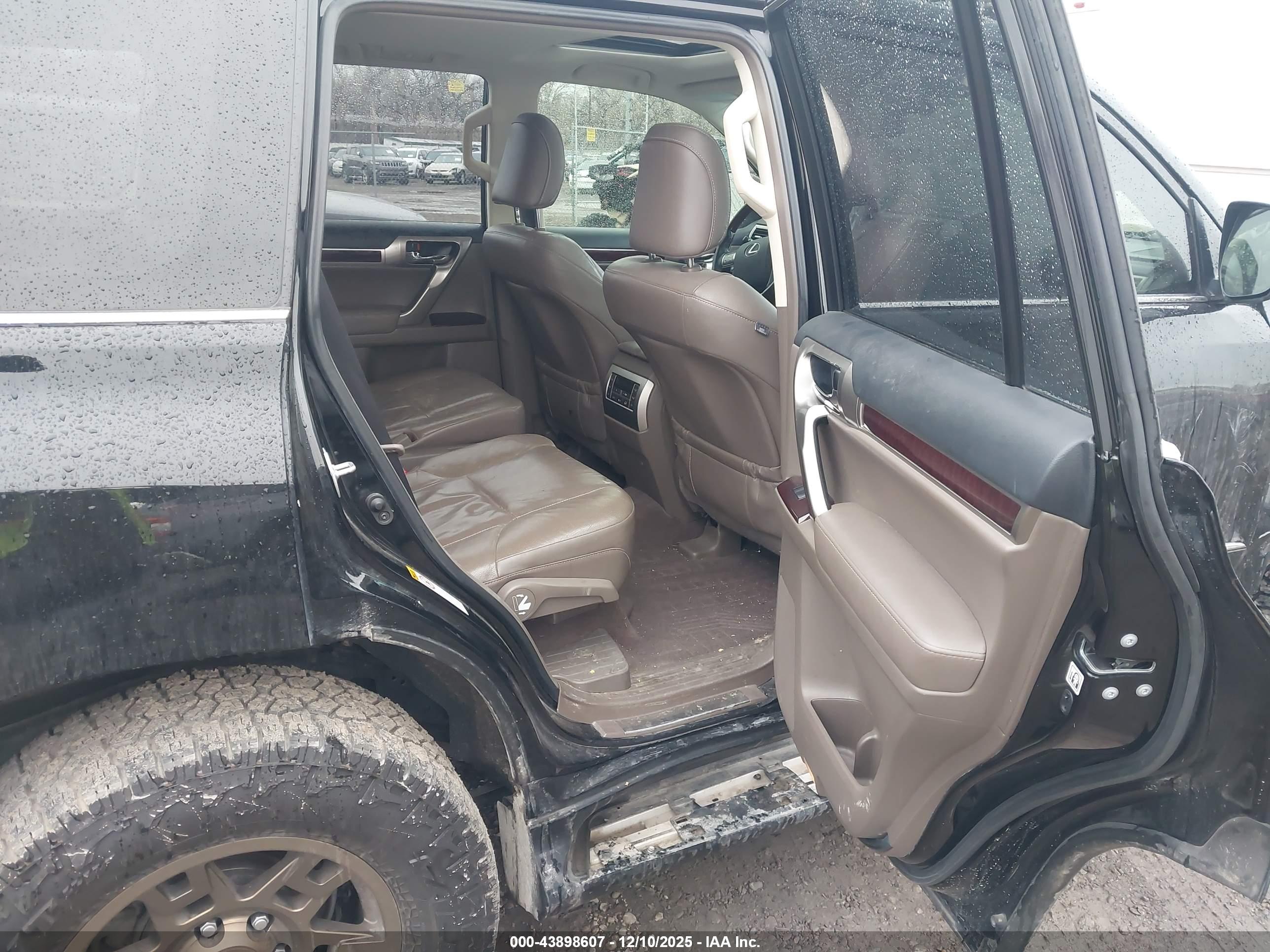 LEXUS GX image 8