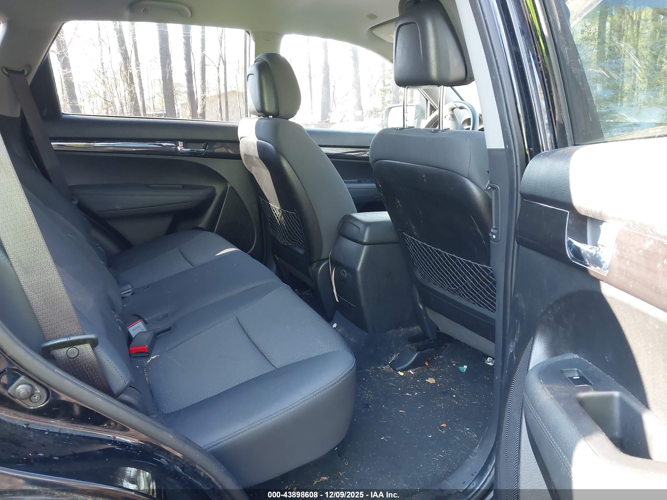 KIA SORENTO image 8