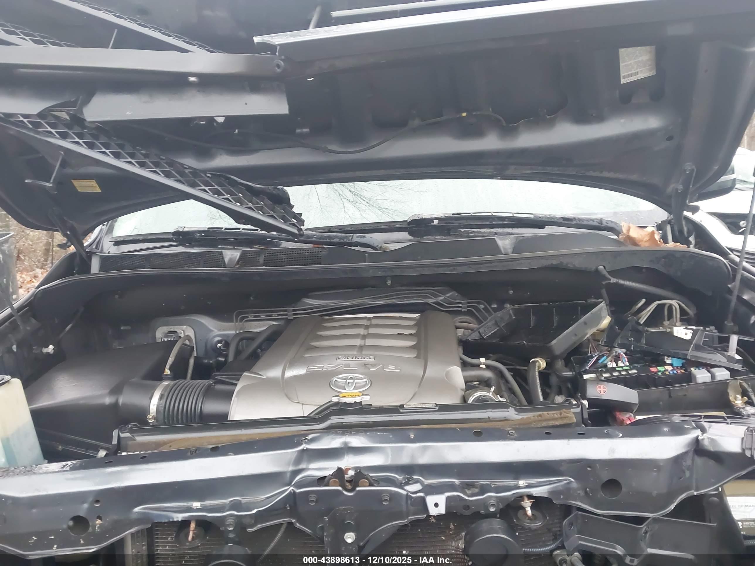 TOYOTA TUNDRA image 10