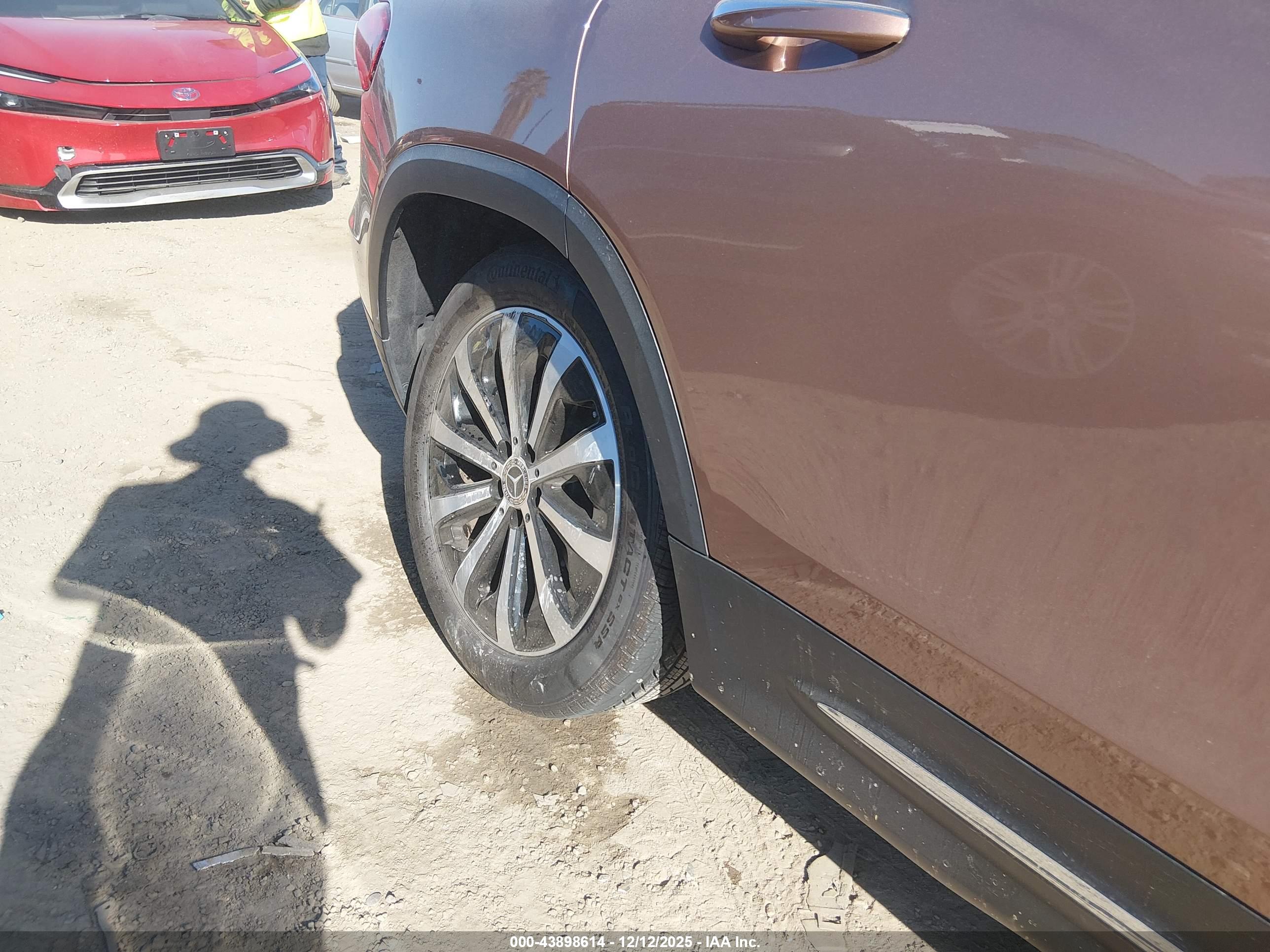 MERCEDES-BENZ GLB image 6