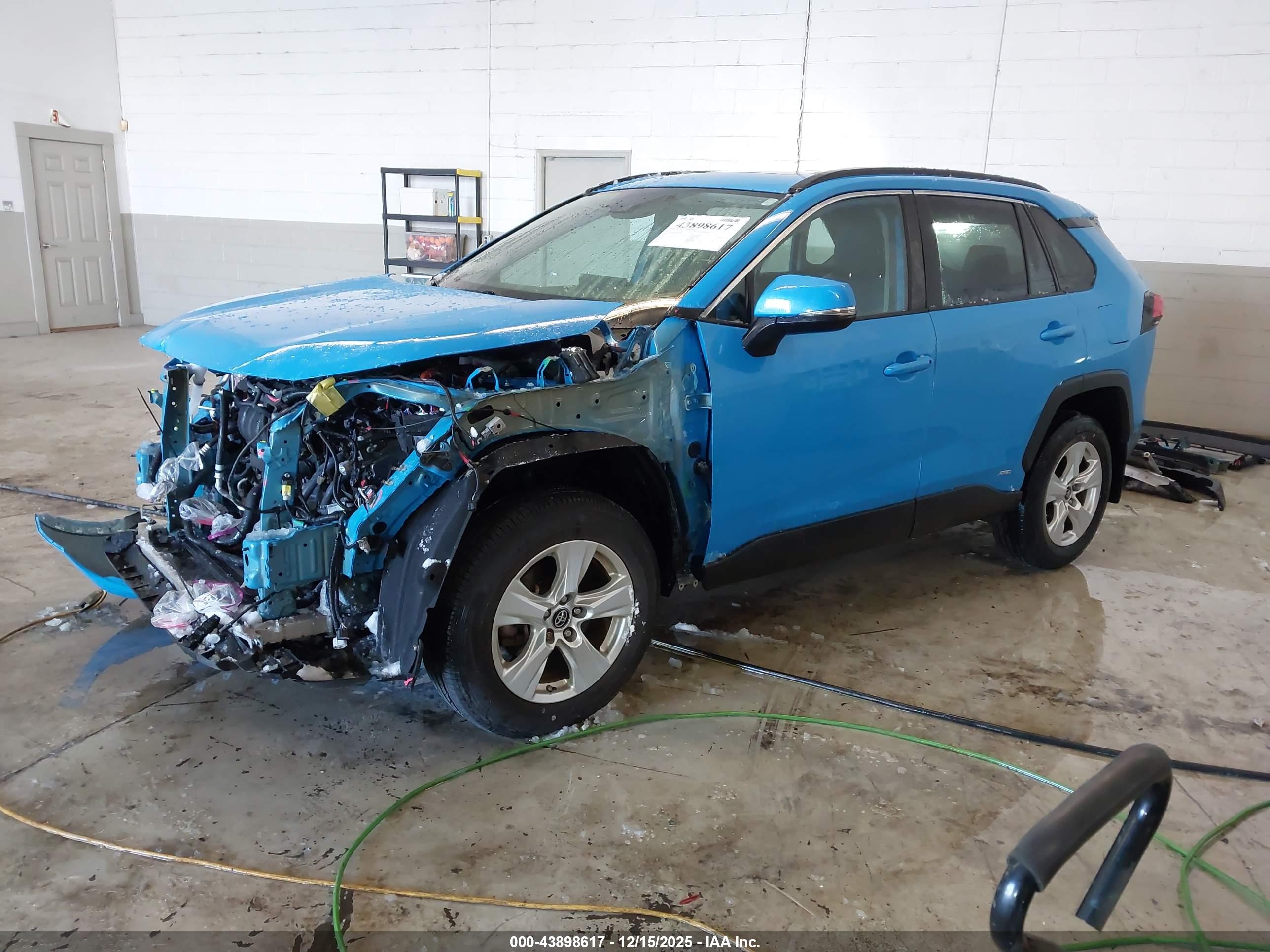 TOYOTA RAV4 image 2