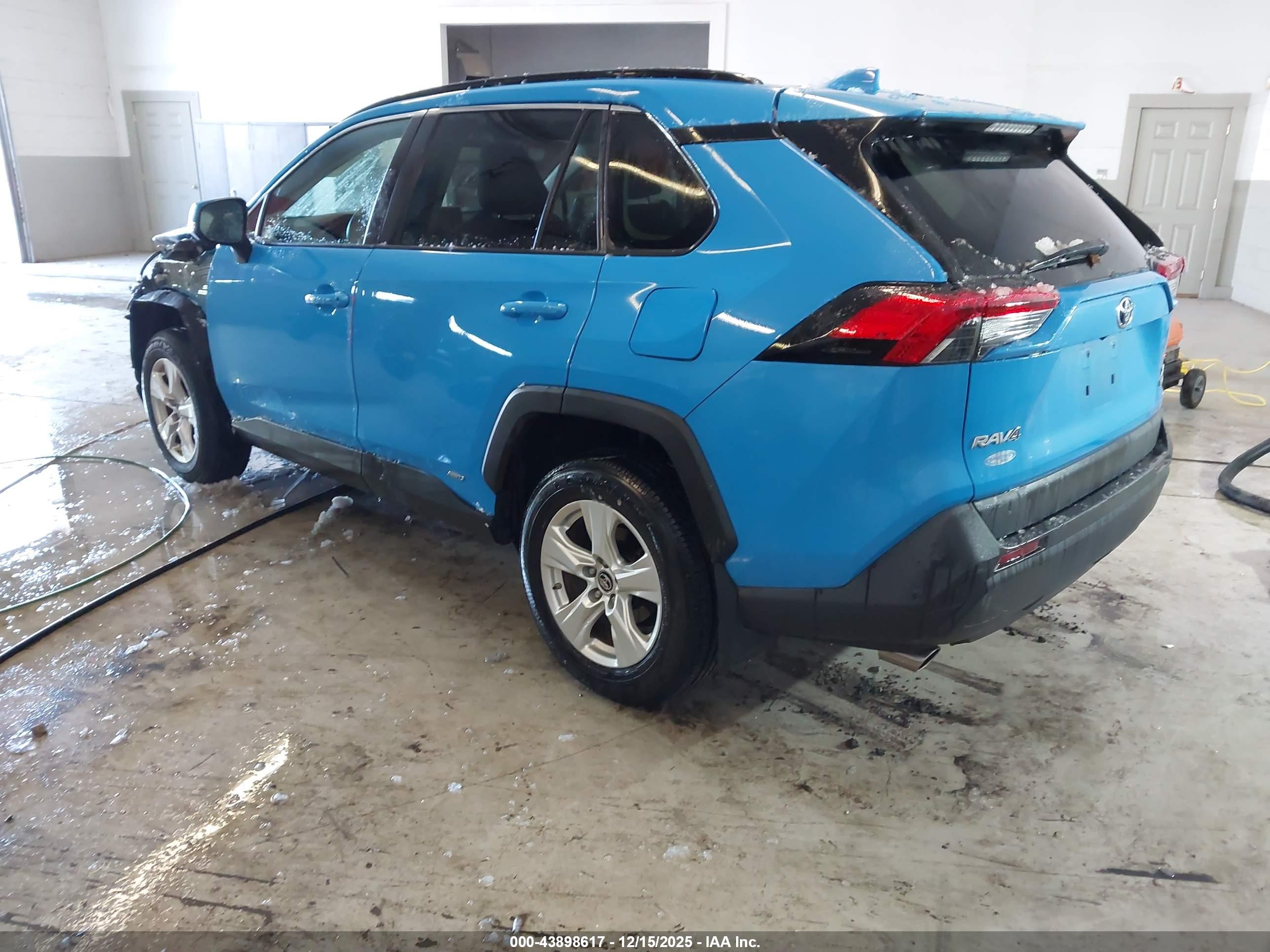 TOYOTA RAV4 image 3