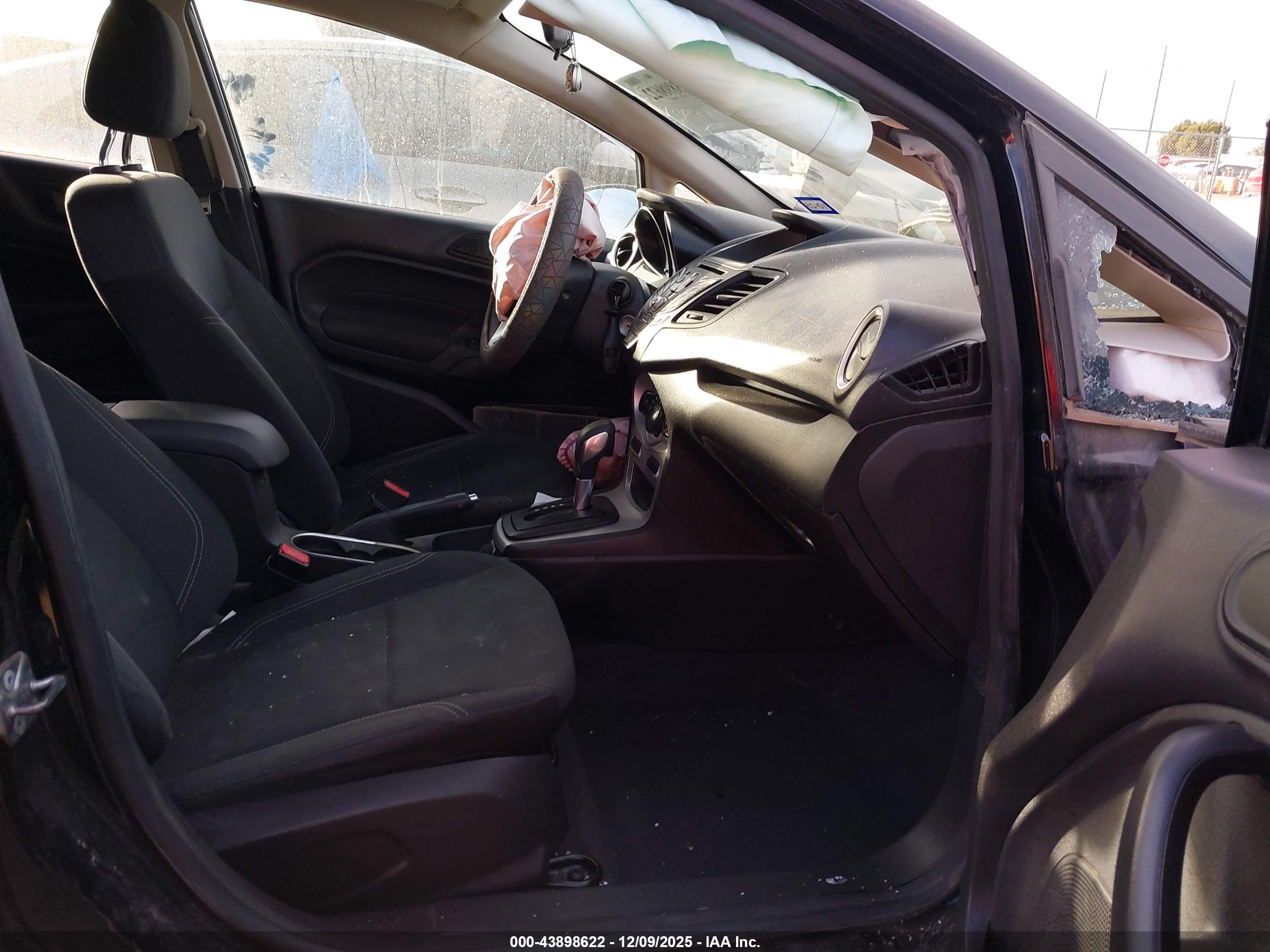 FORD FIESTA image 5
