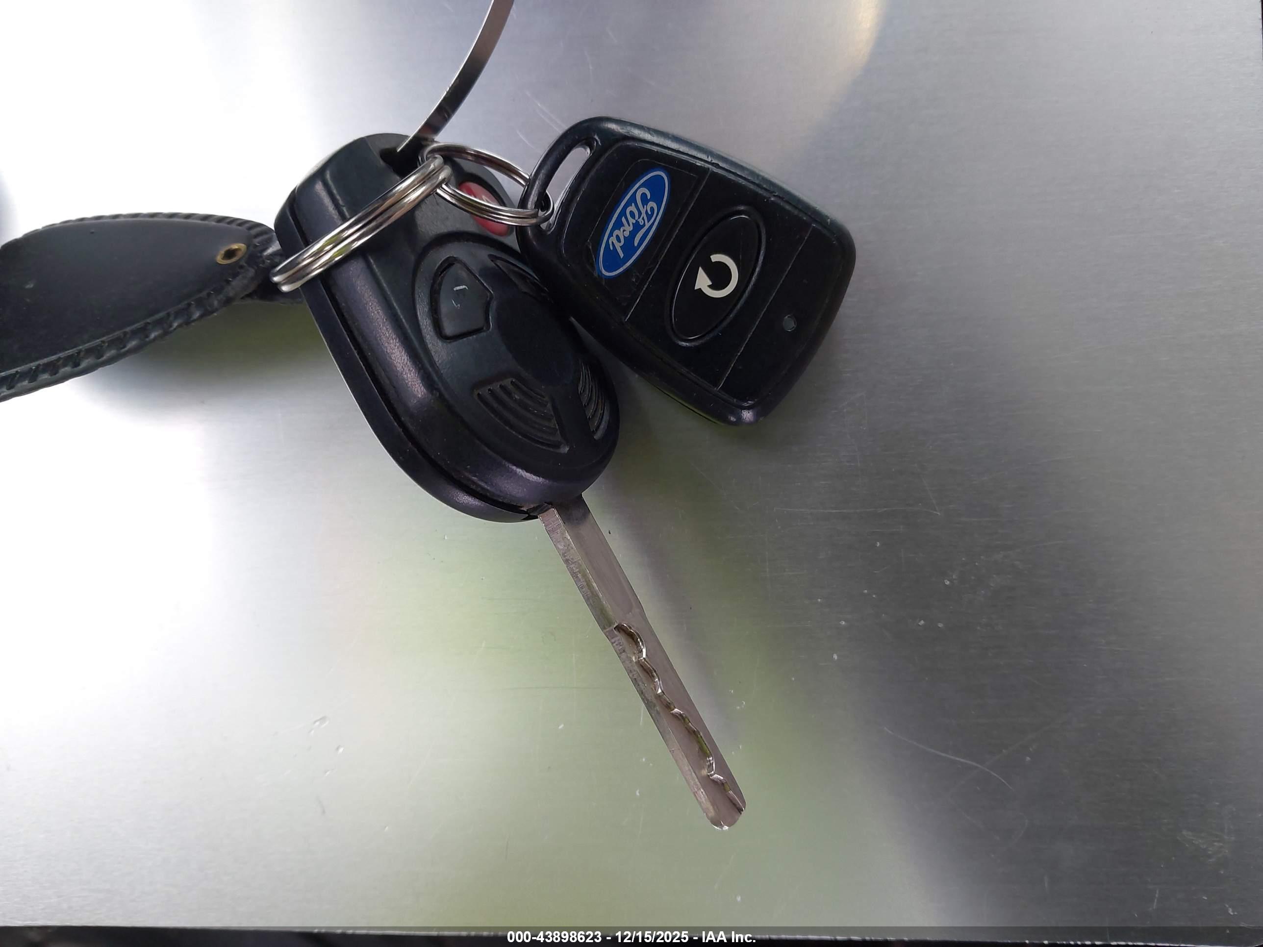 FORD ESCAPE image 11