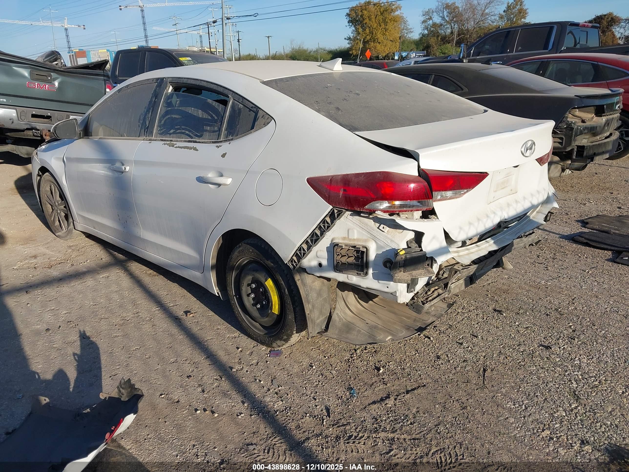 HYUNDAI ELANTRA image 3
