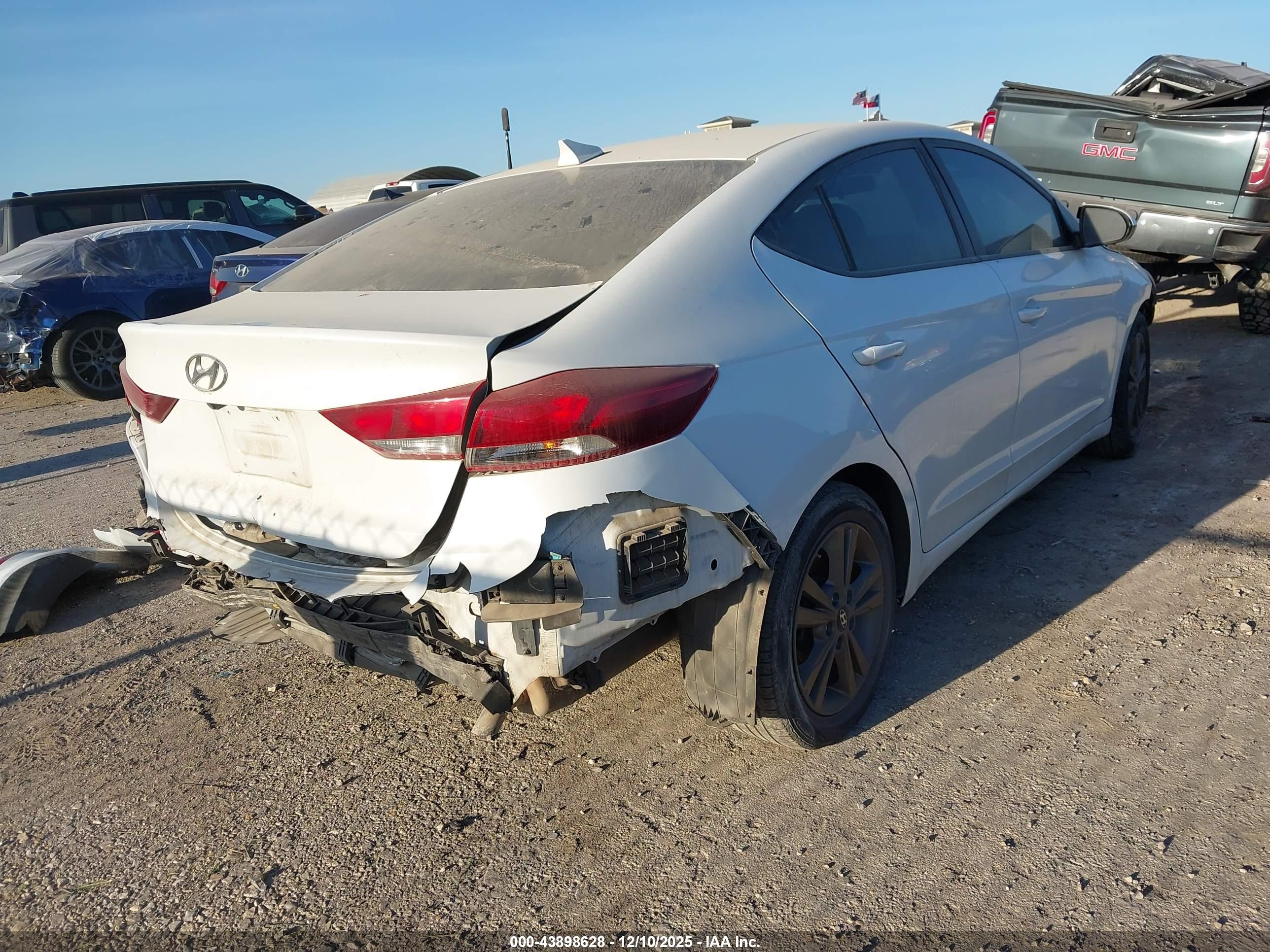 HYUNDAI ELANTRA image 4