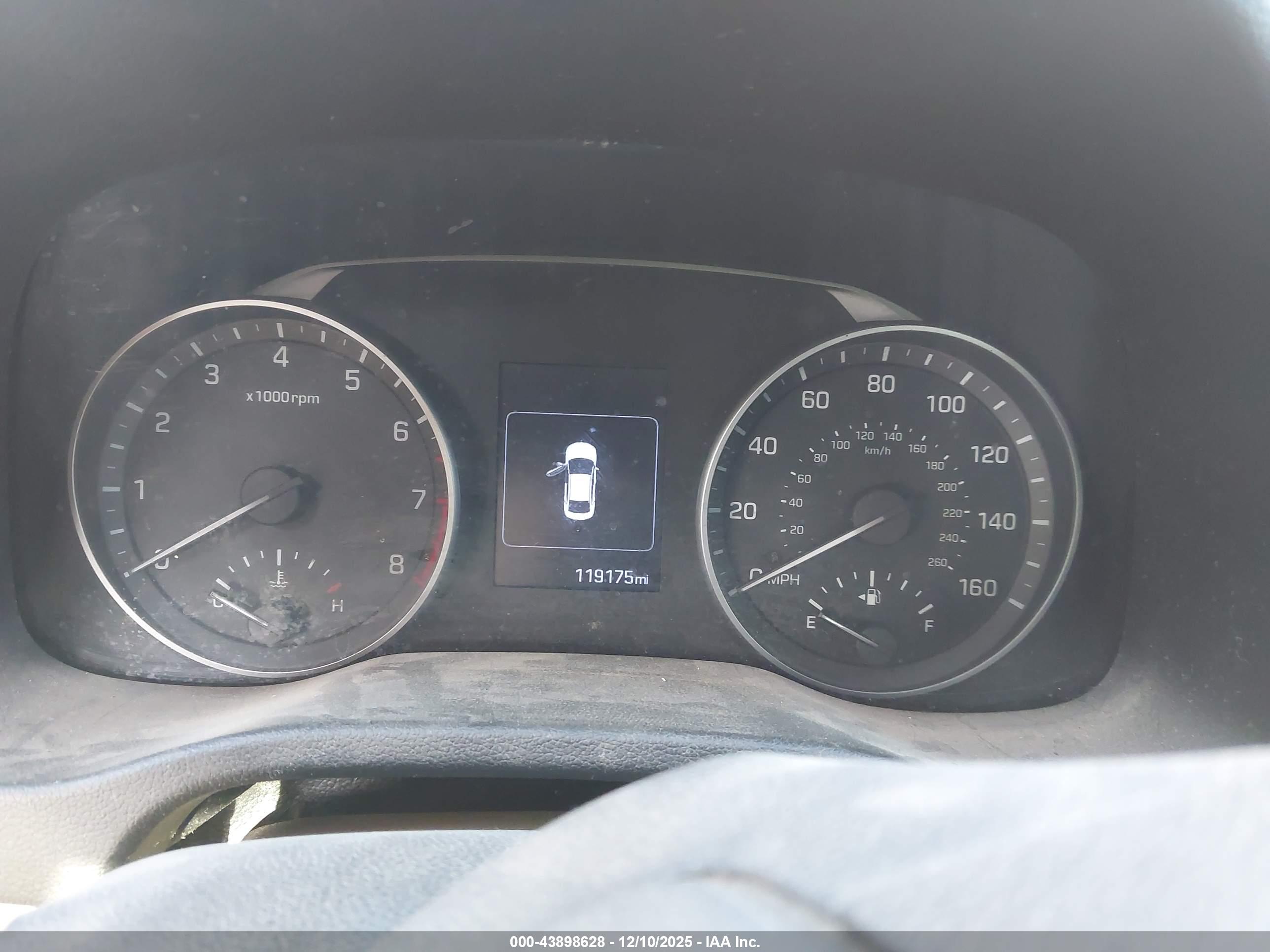 HYUNDAI ELANTRA image 7