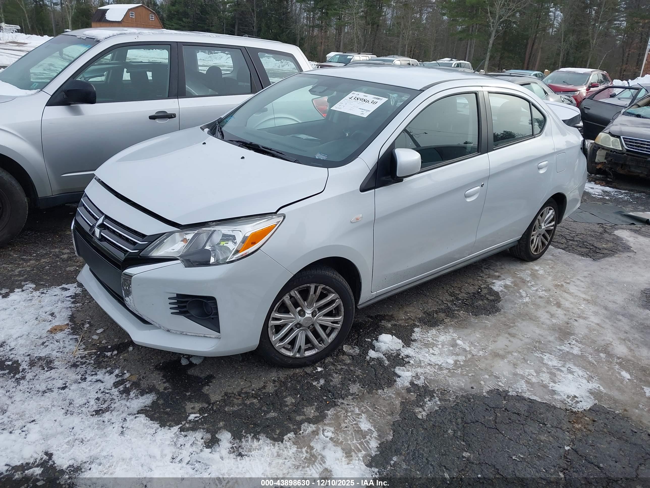 MITSUBISHI MIRAGE image 2