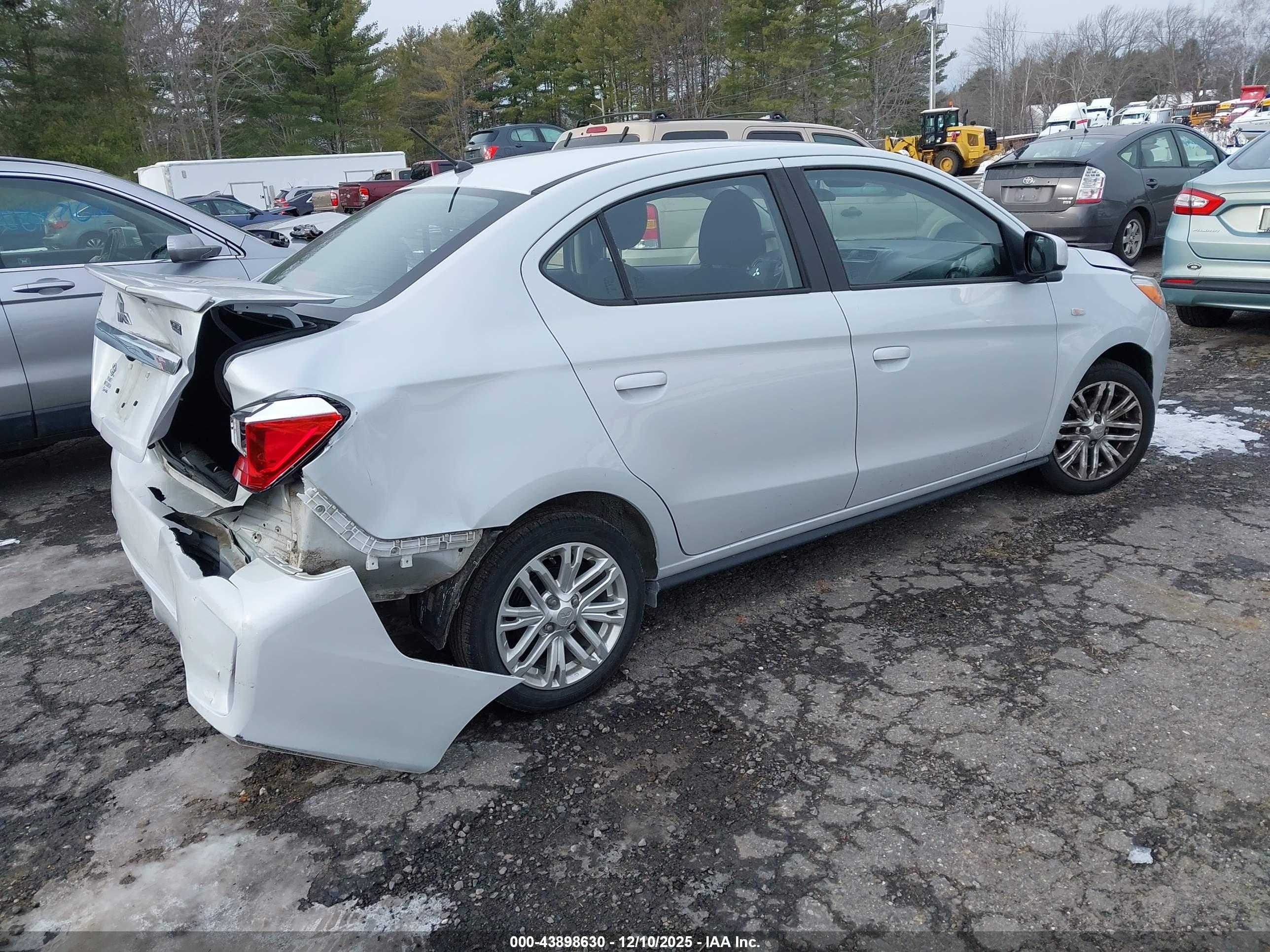 MITSUBISHI MIRAGE image 4