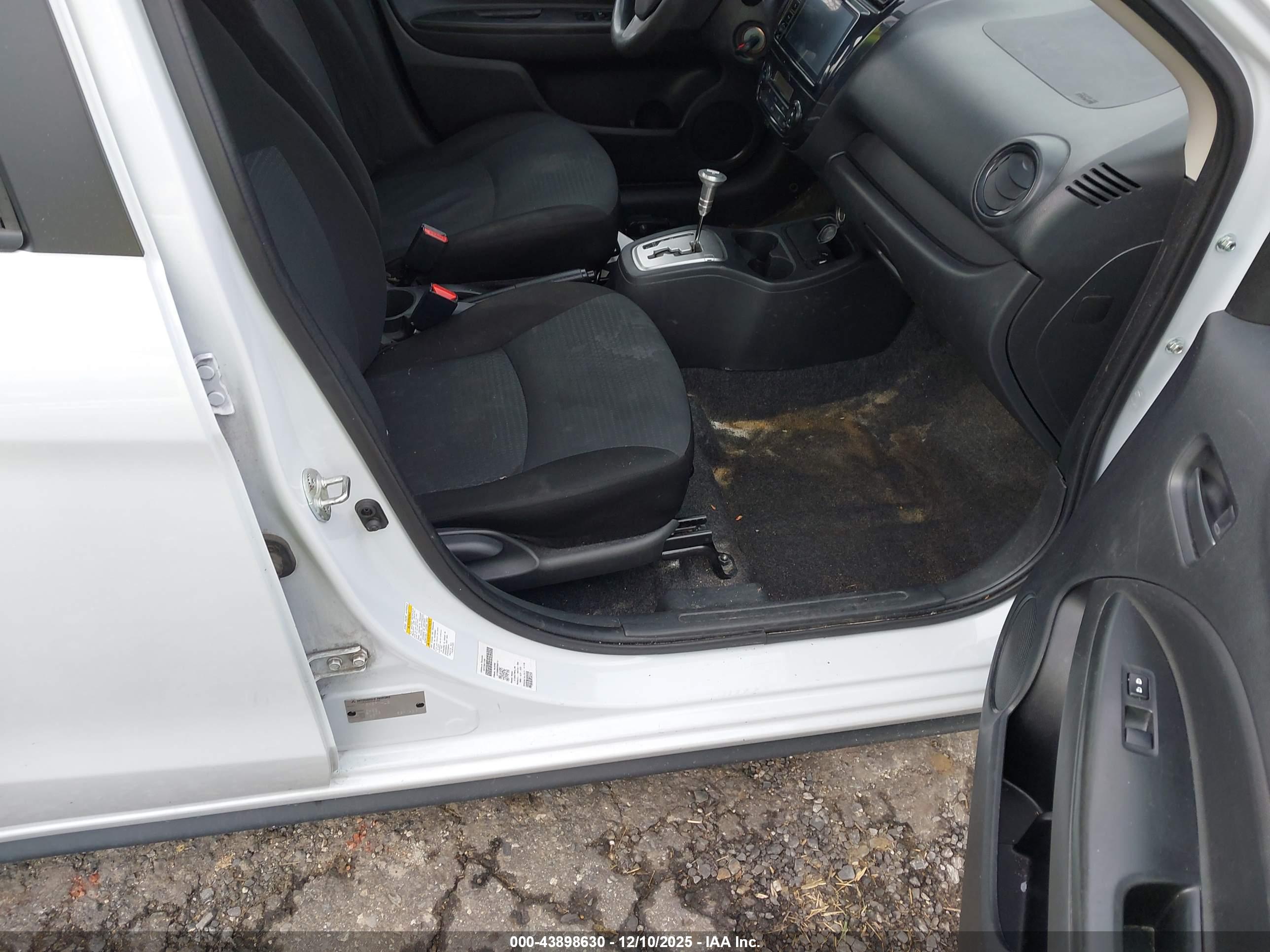 MITSUBISHI MIRAGE image 5