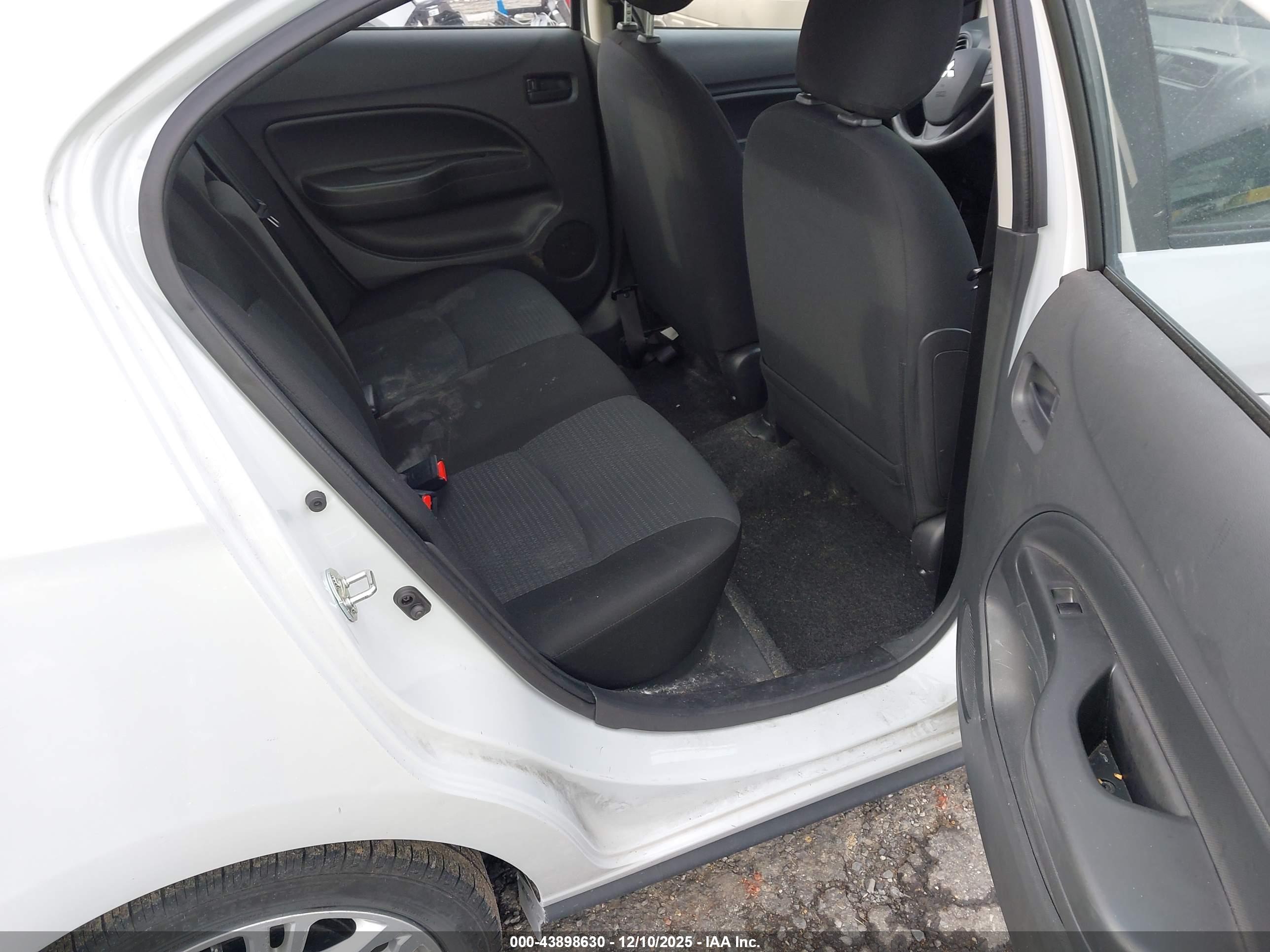 MITSUBISHI MIRAGE image 8