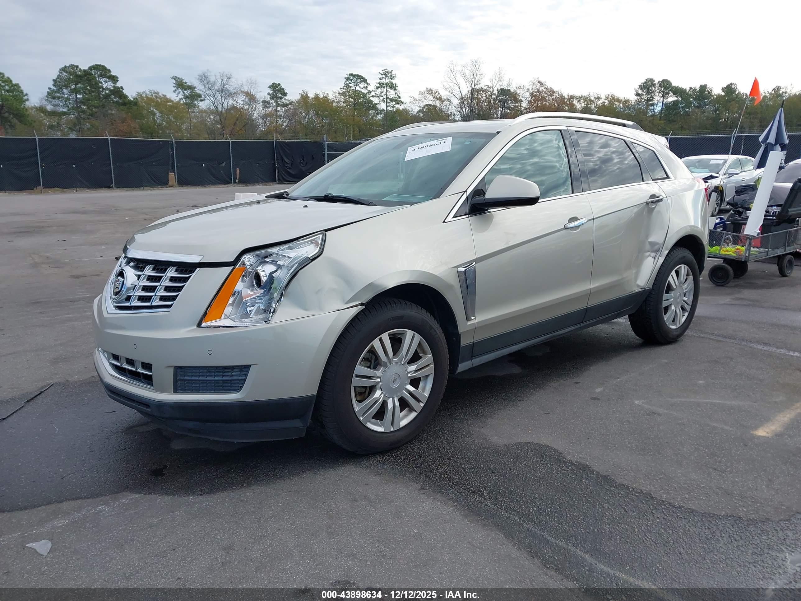 CADILLAC SRX image 2