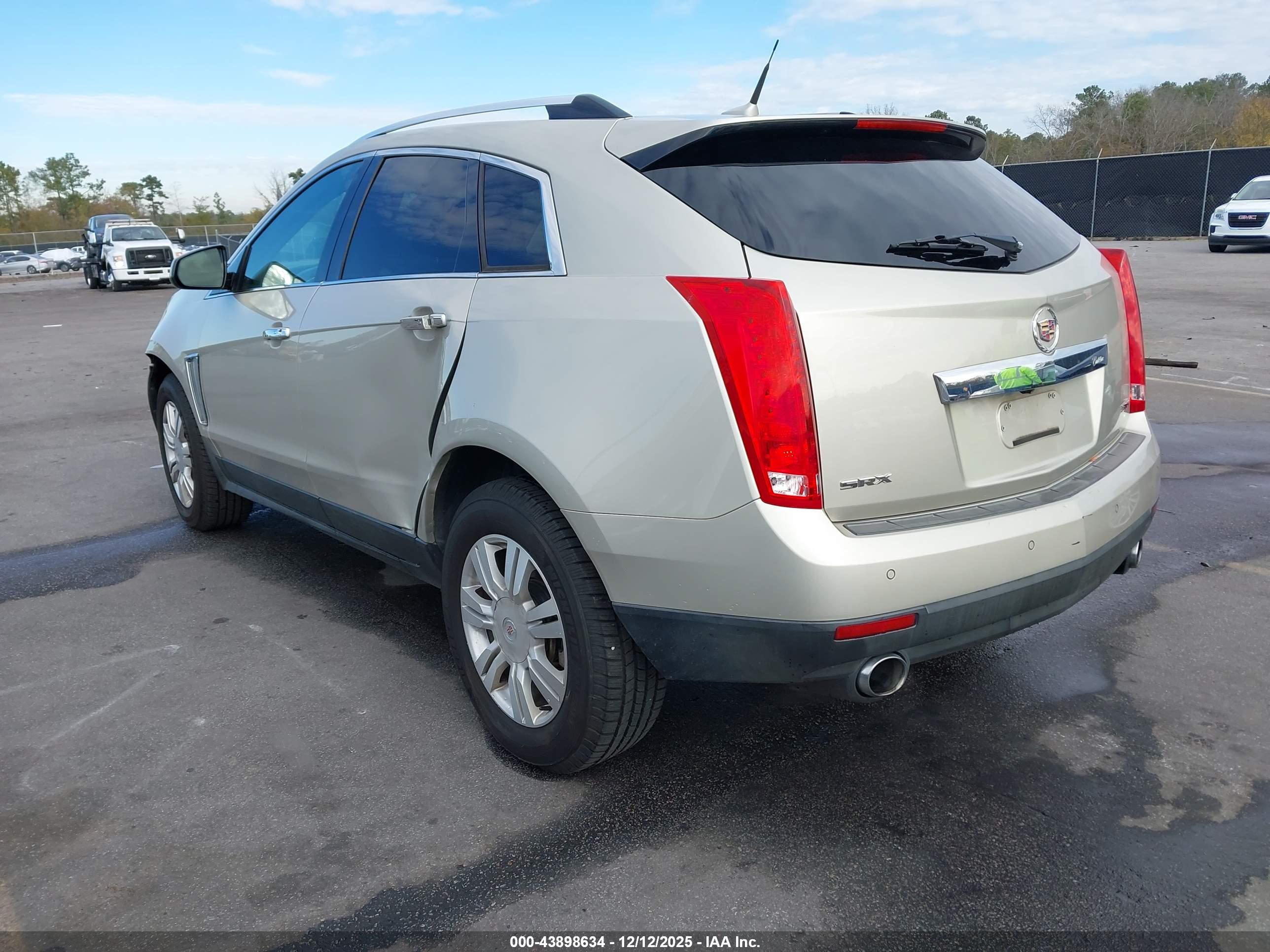 CADILLAC SRX image 3