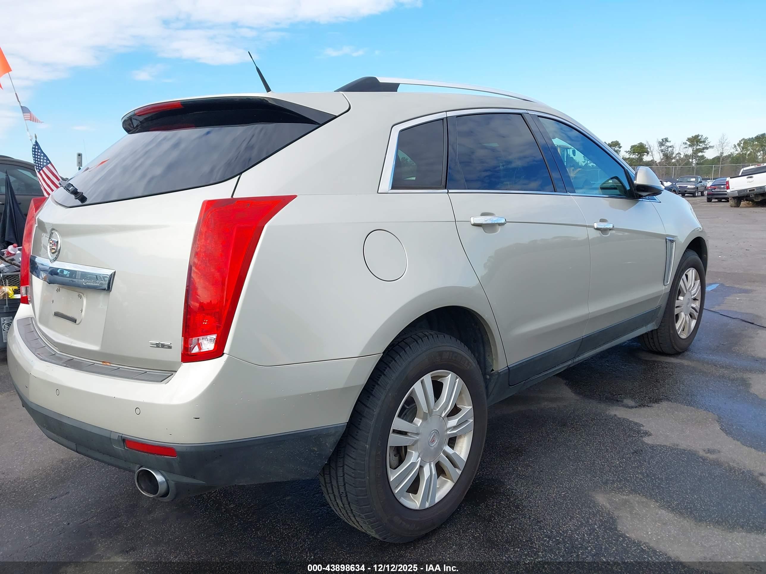 CADILLAC SRX image 4