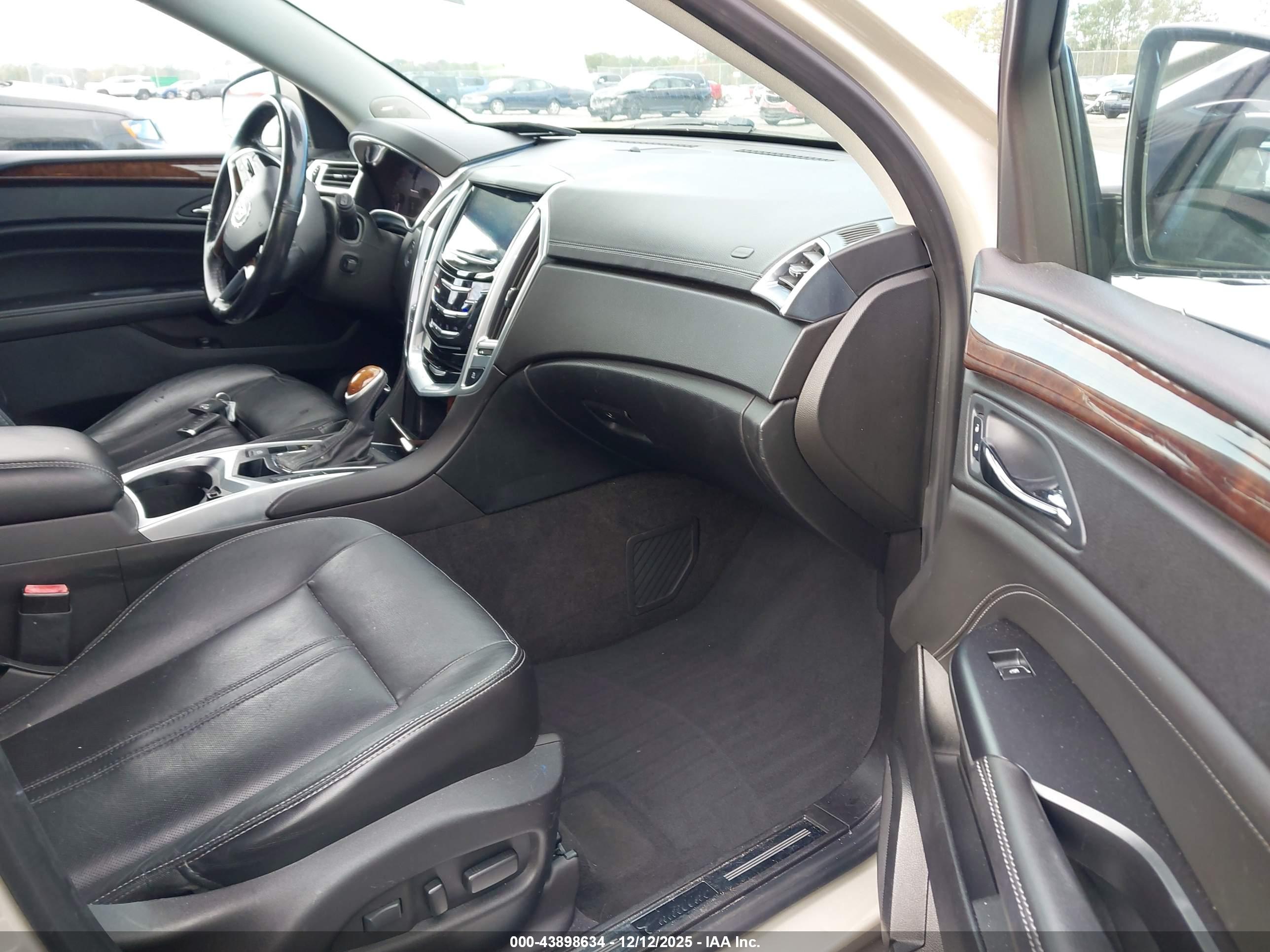 CADILLAC SRX image 5