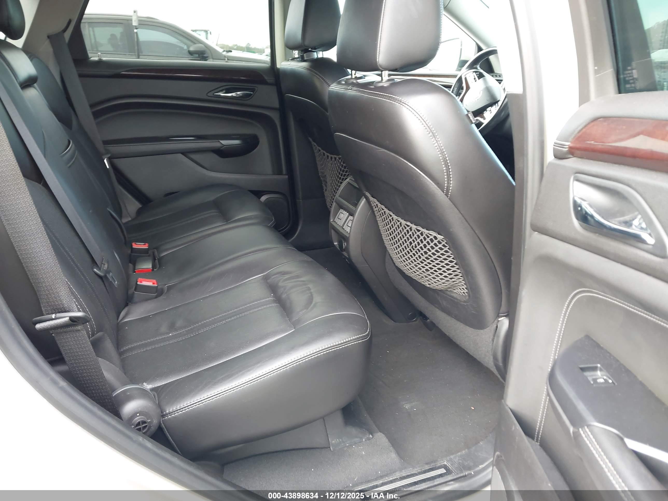 CADILLAC SRX image 8