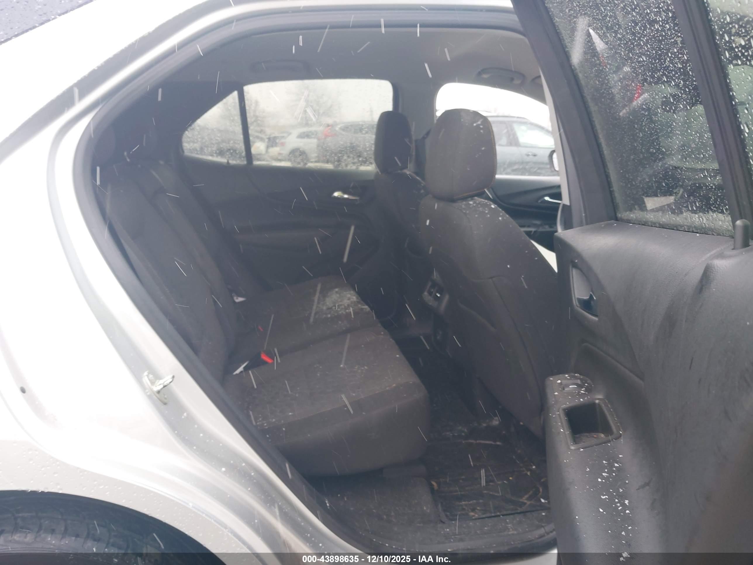 CHEVROLET EQUINOX image 8