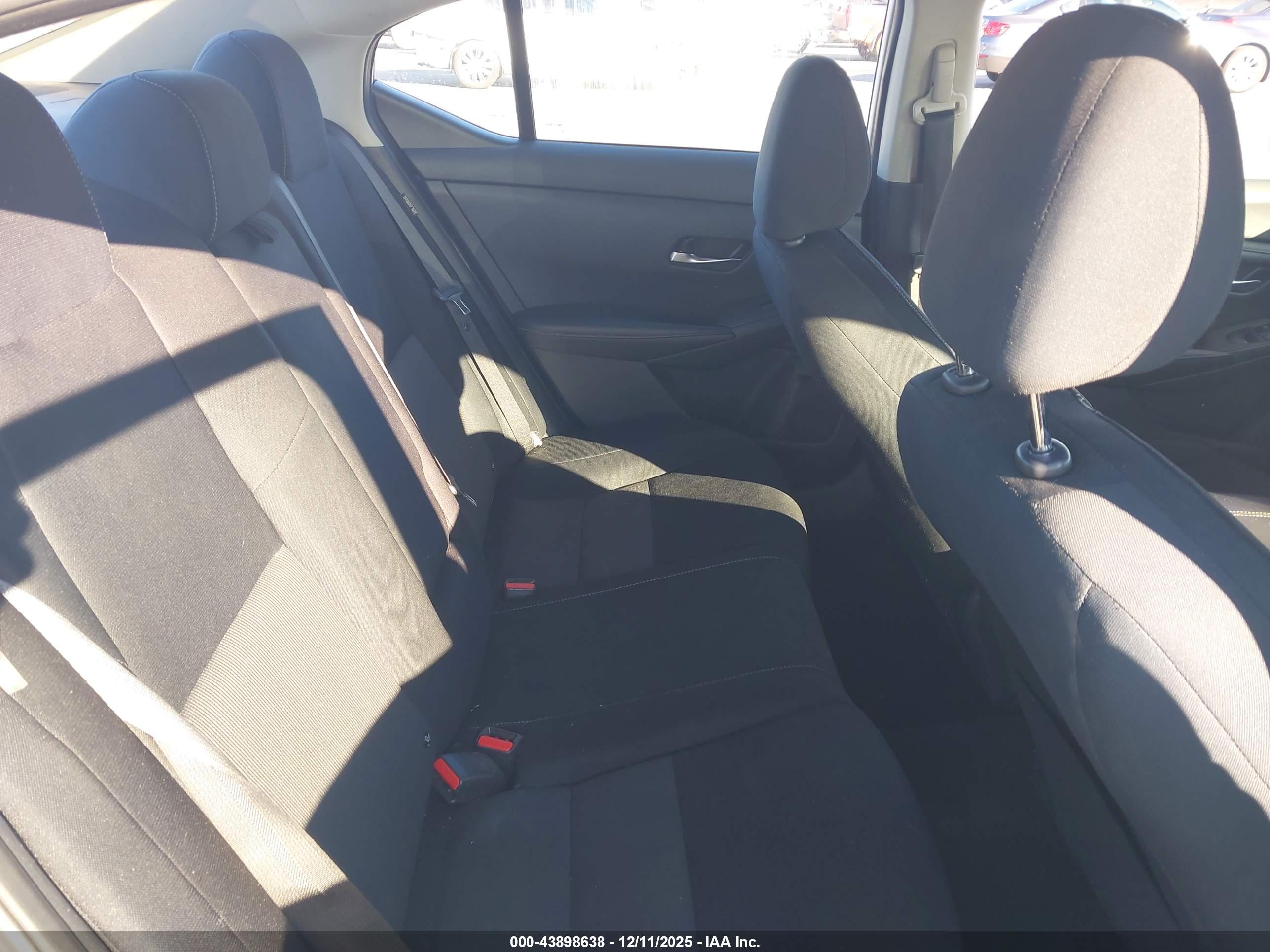 NISSAN SENTRA image 8