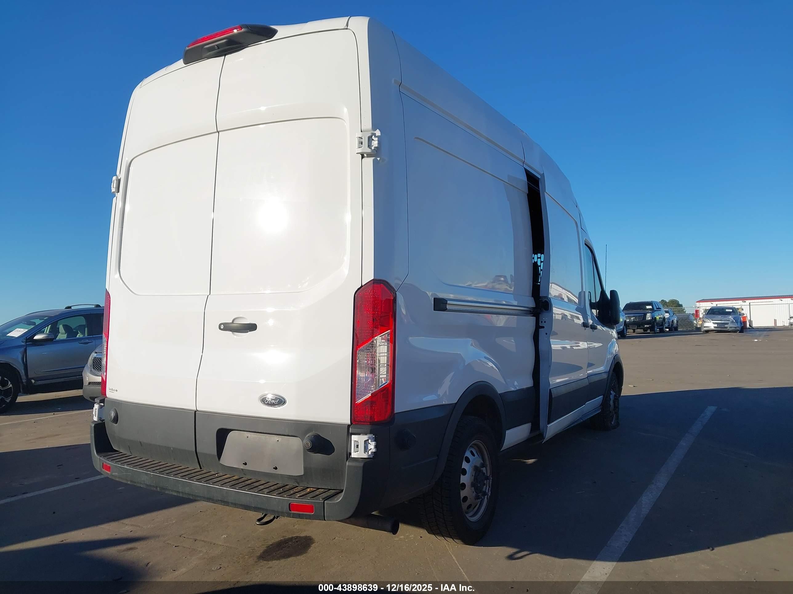FORD TRANSIT-350 image 4