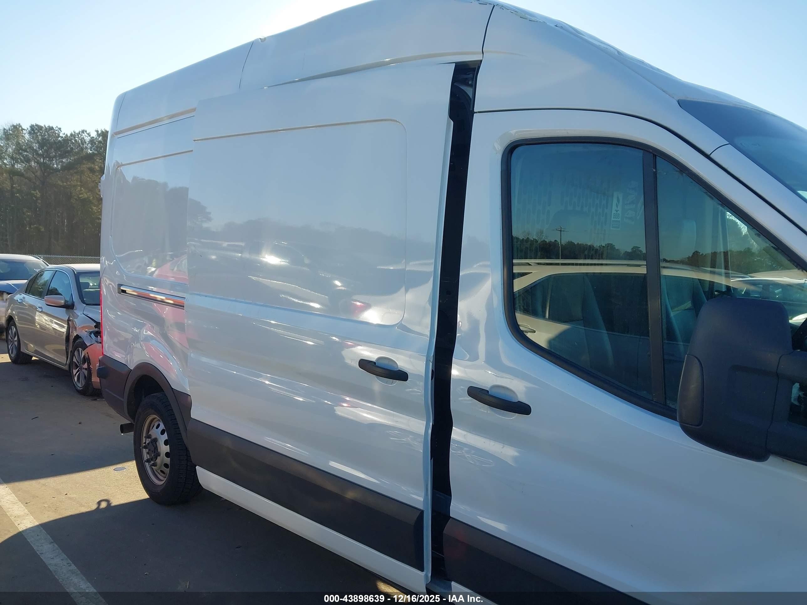 FORD TRANSIT-350 image 6