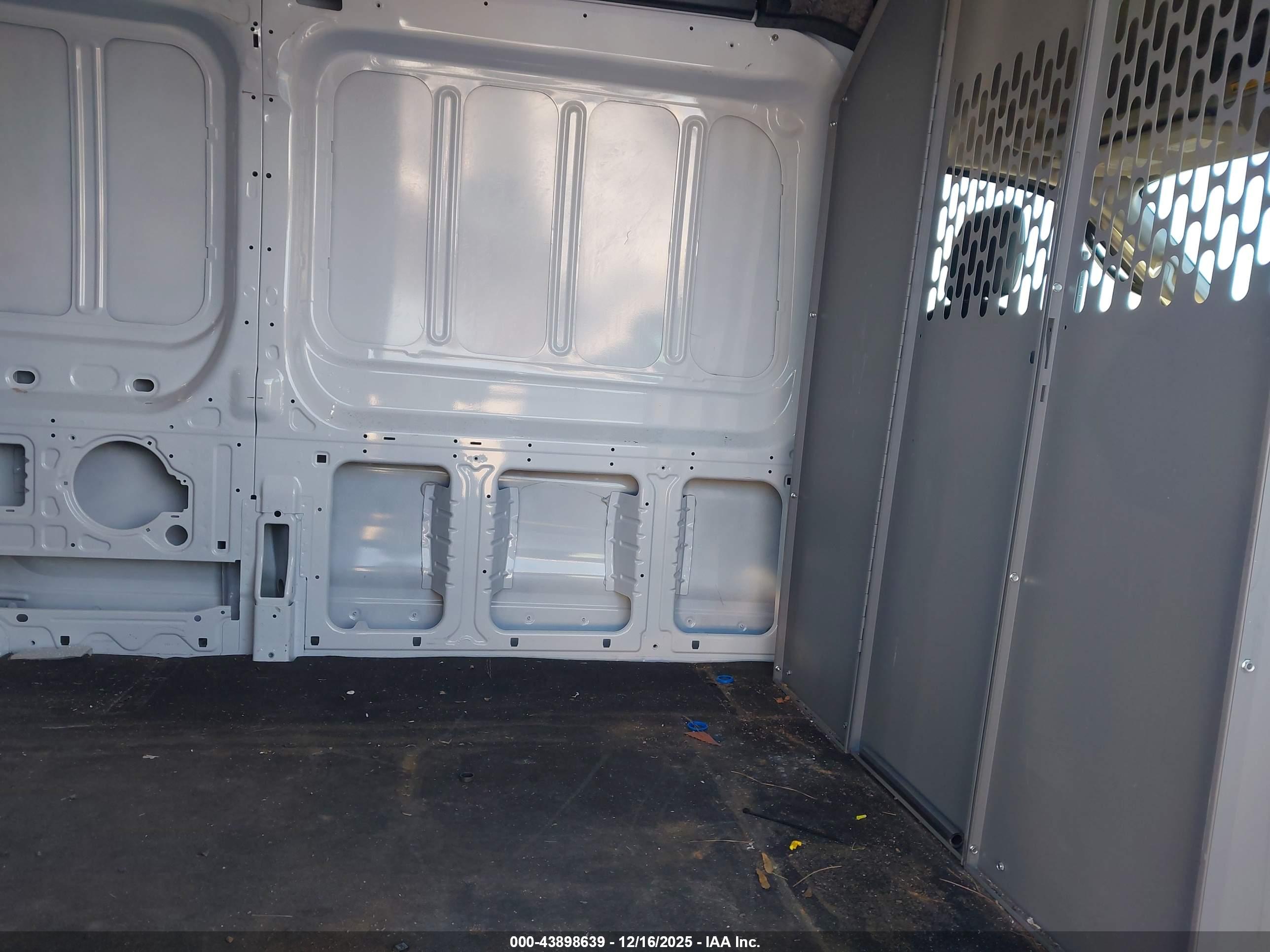 FORD TRANSIT-350 image 8