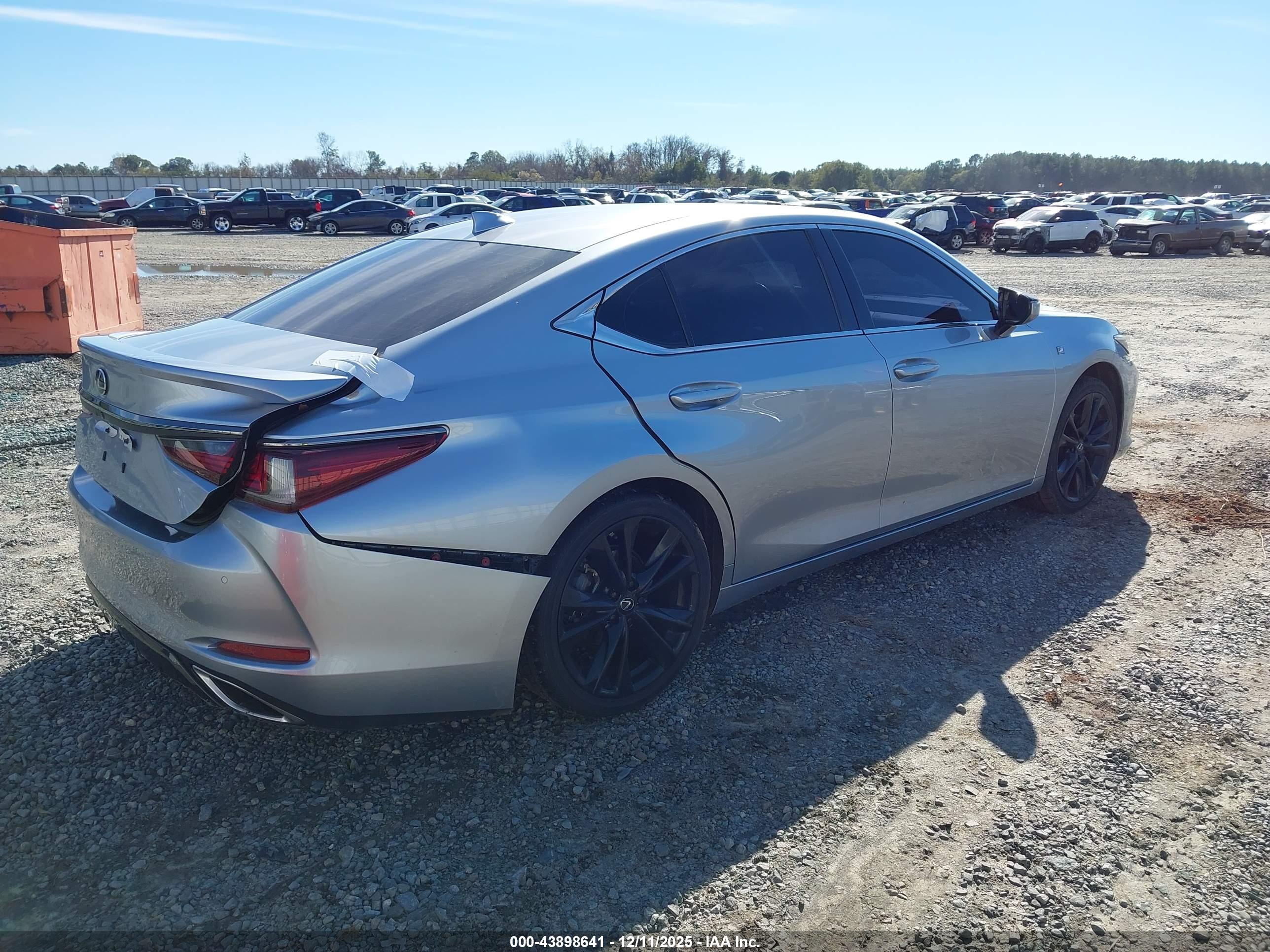 LEXUS ES image 4