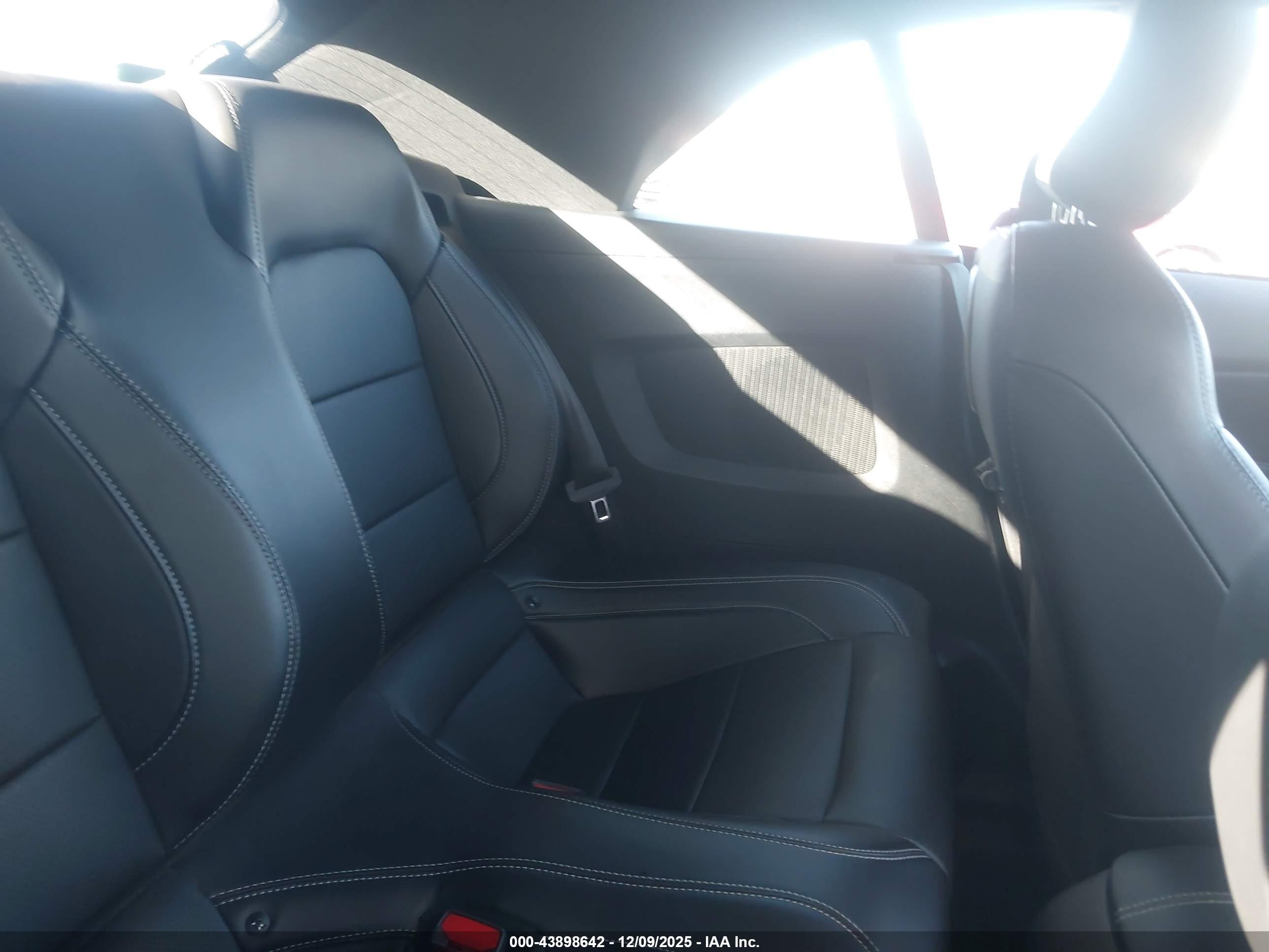 FORD MUSTANG image 8