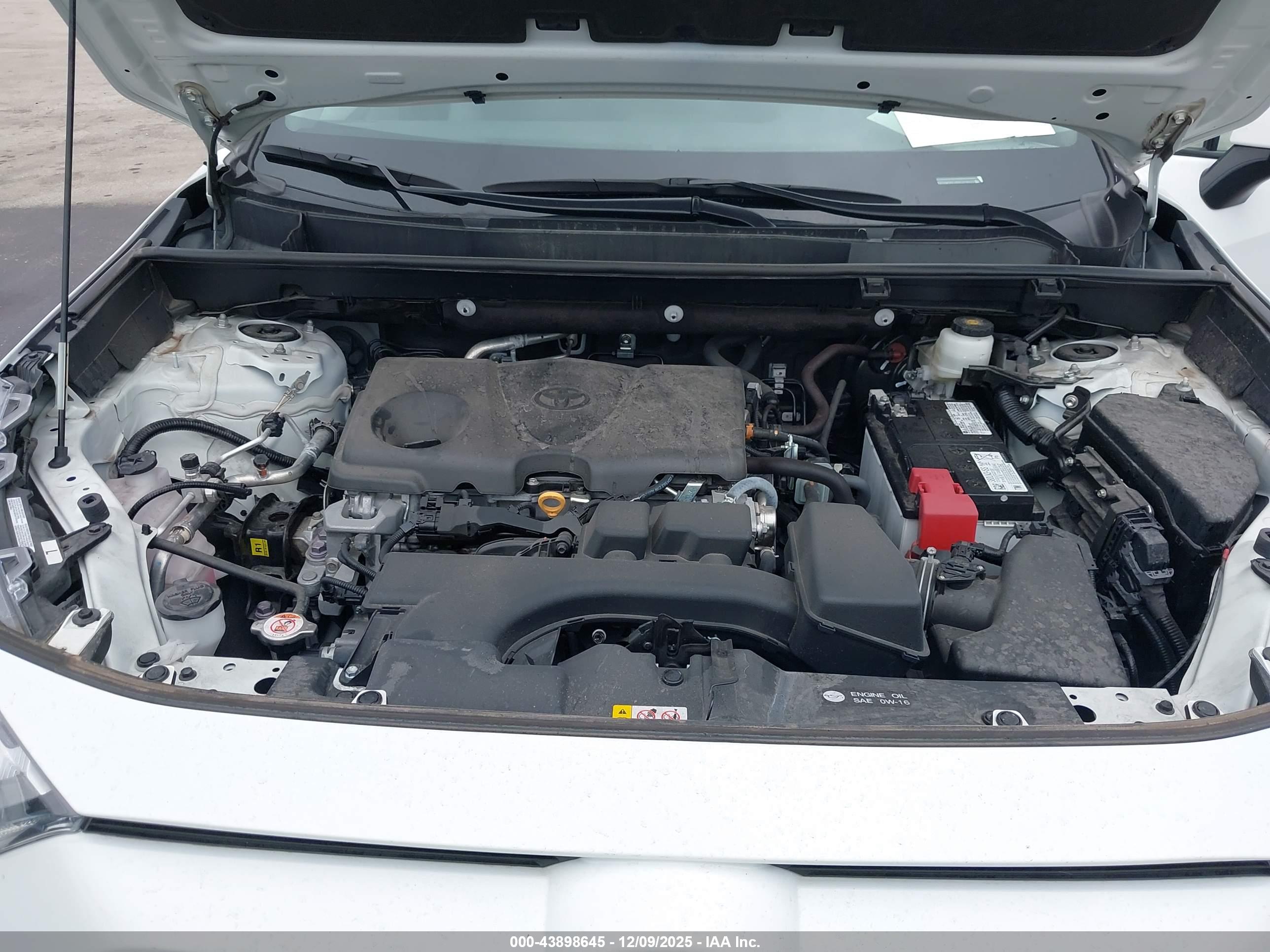 TOYOTA RAV4 image 10
