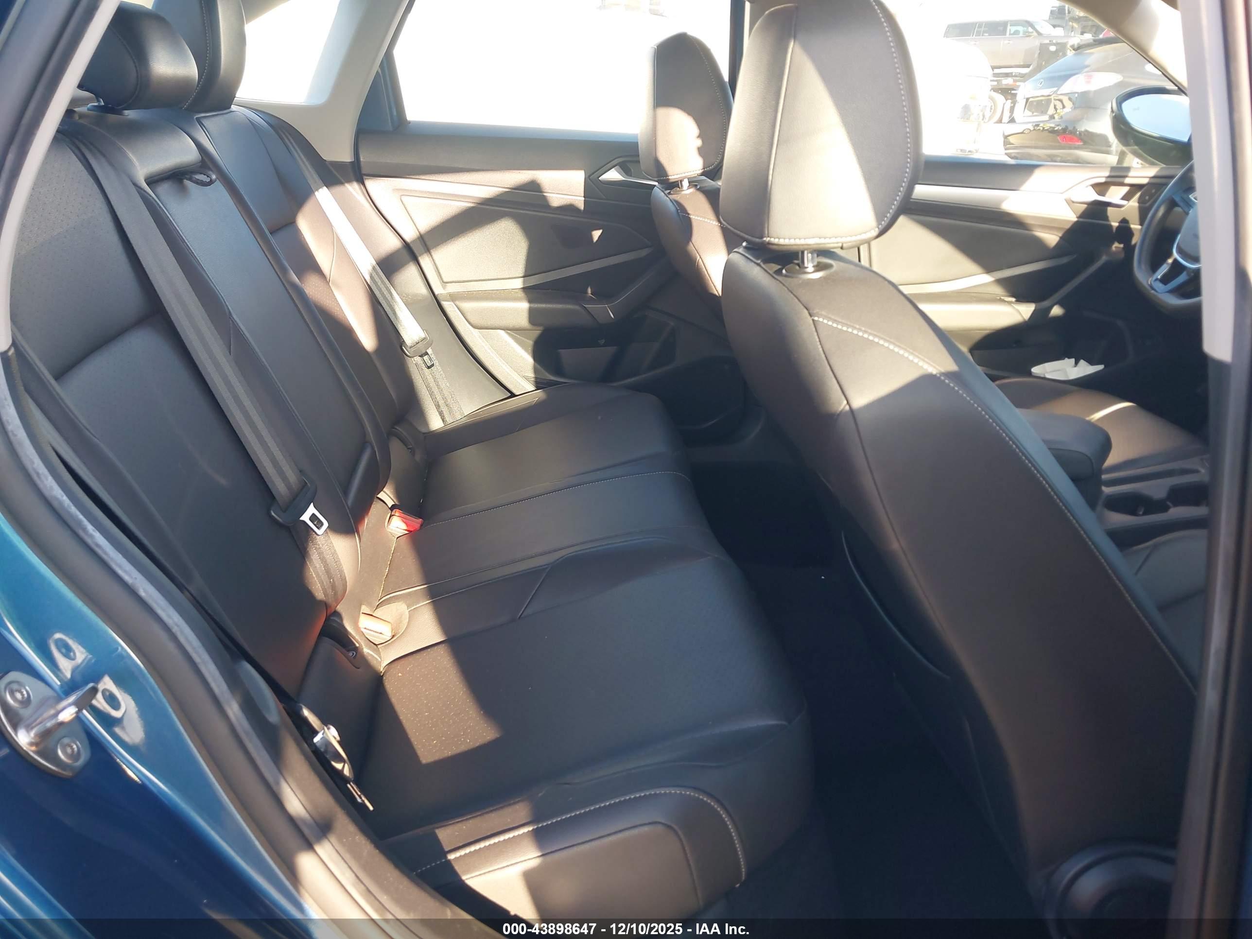 VOLKSWAGEN JETTA image 8