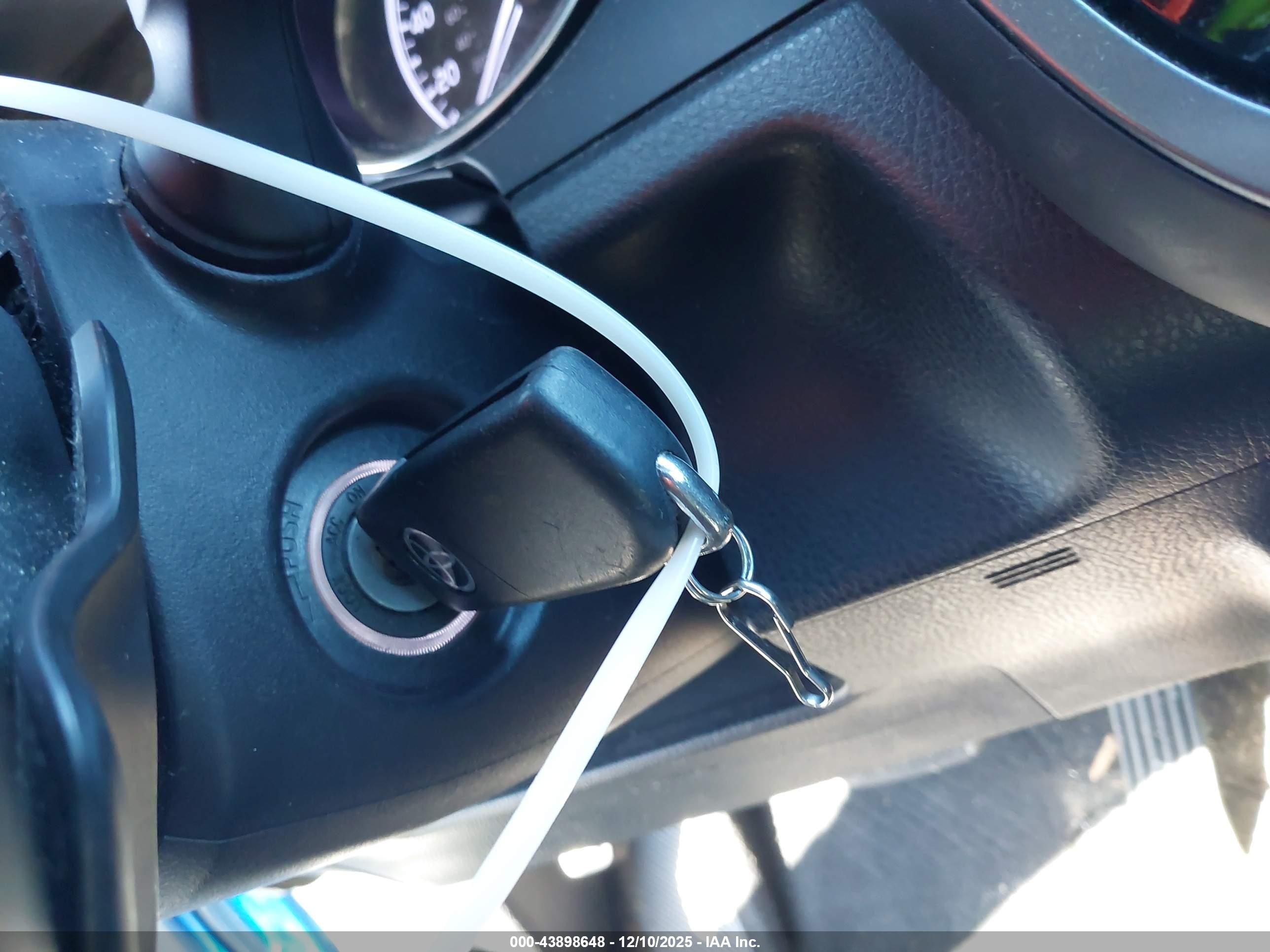 TOYOTA CAMRY image 11