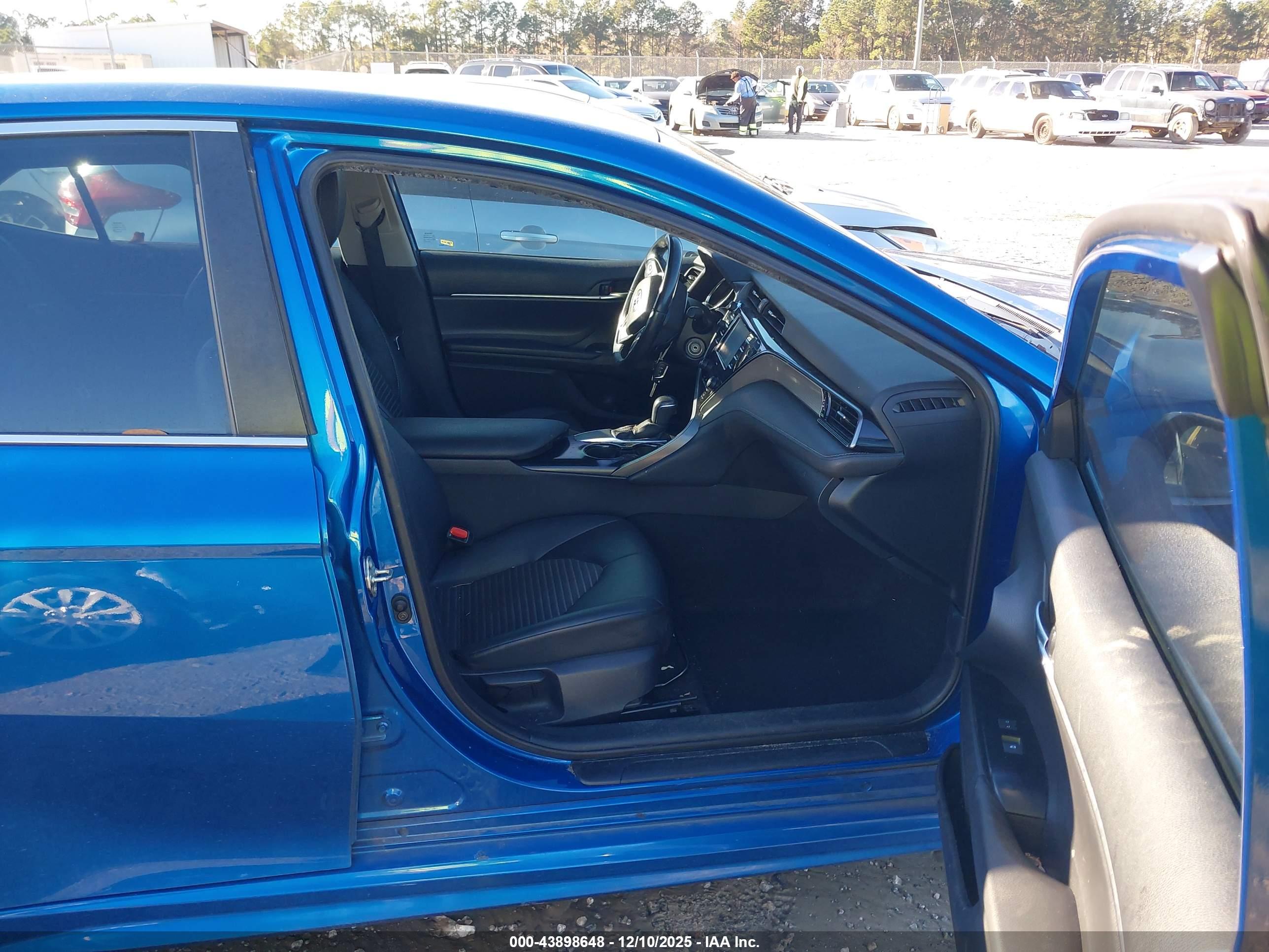 TOYOTA CAMRY image 5