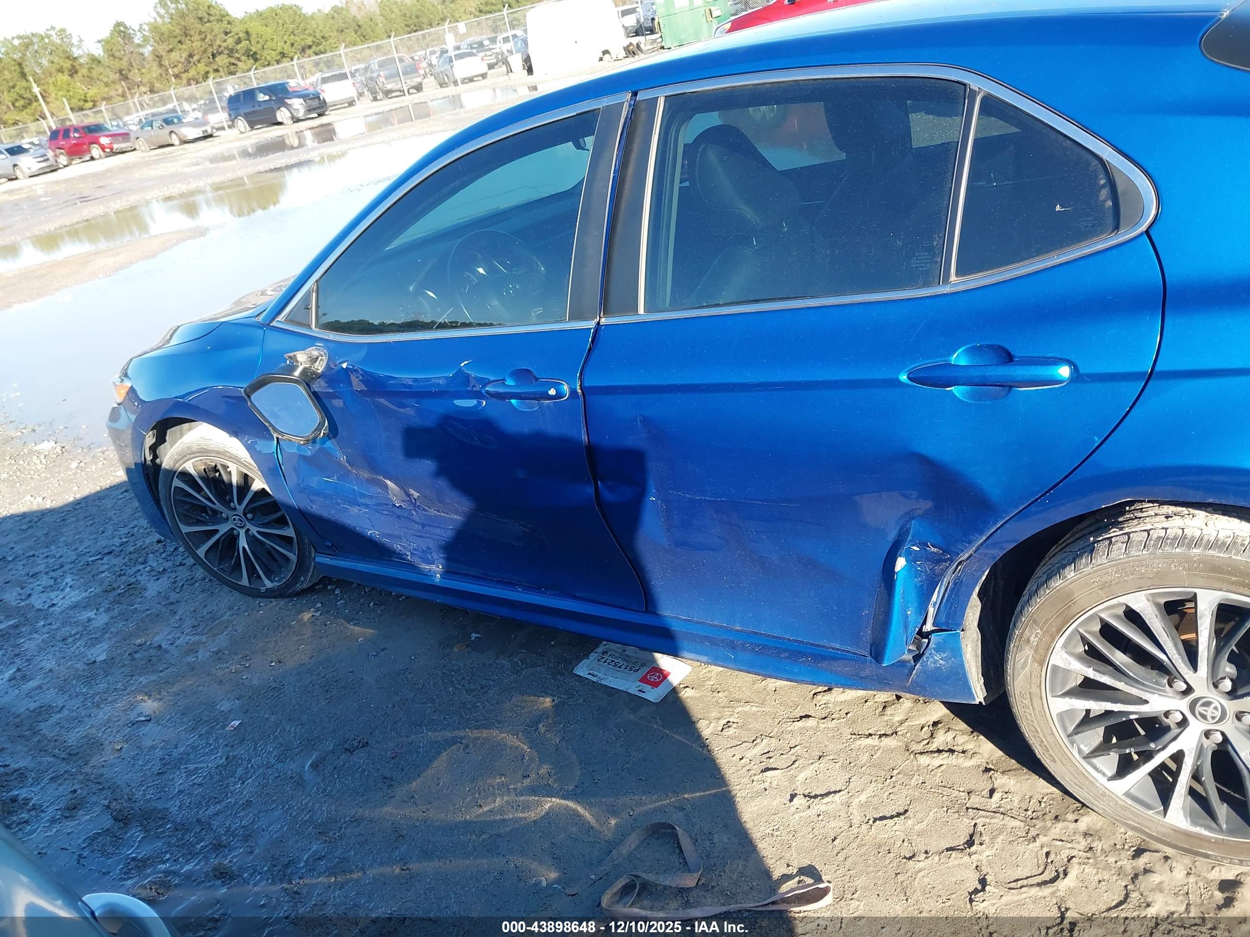 TOYOTA CAMRY image 6