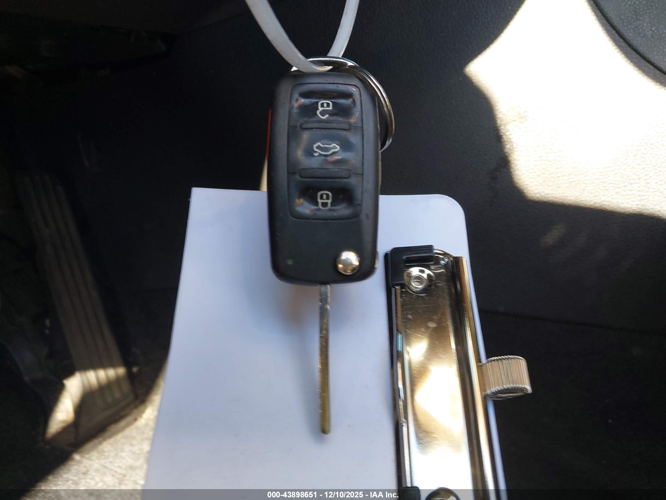 VOLKSWAGEN PASSAT image 11