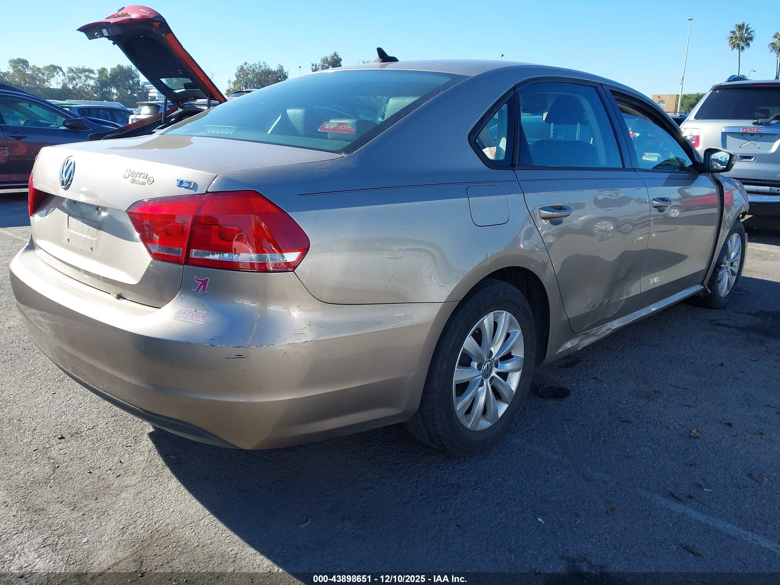 VOLKSWAGEN PASSAT image 4