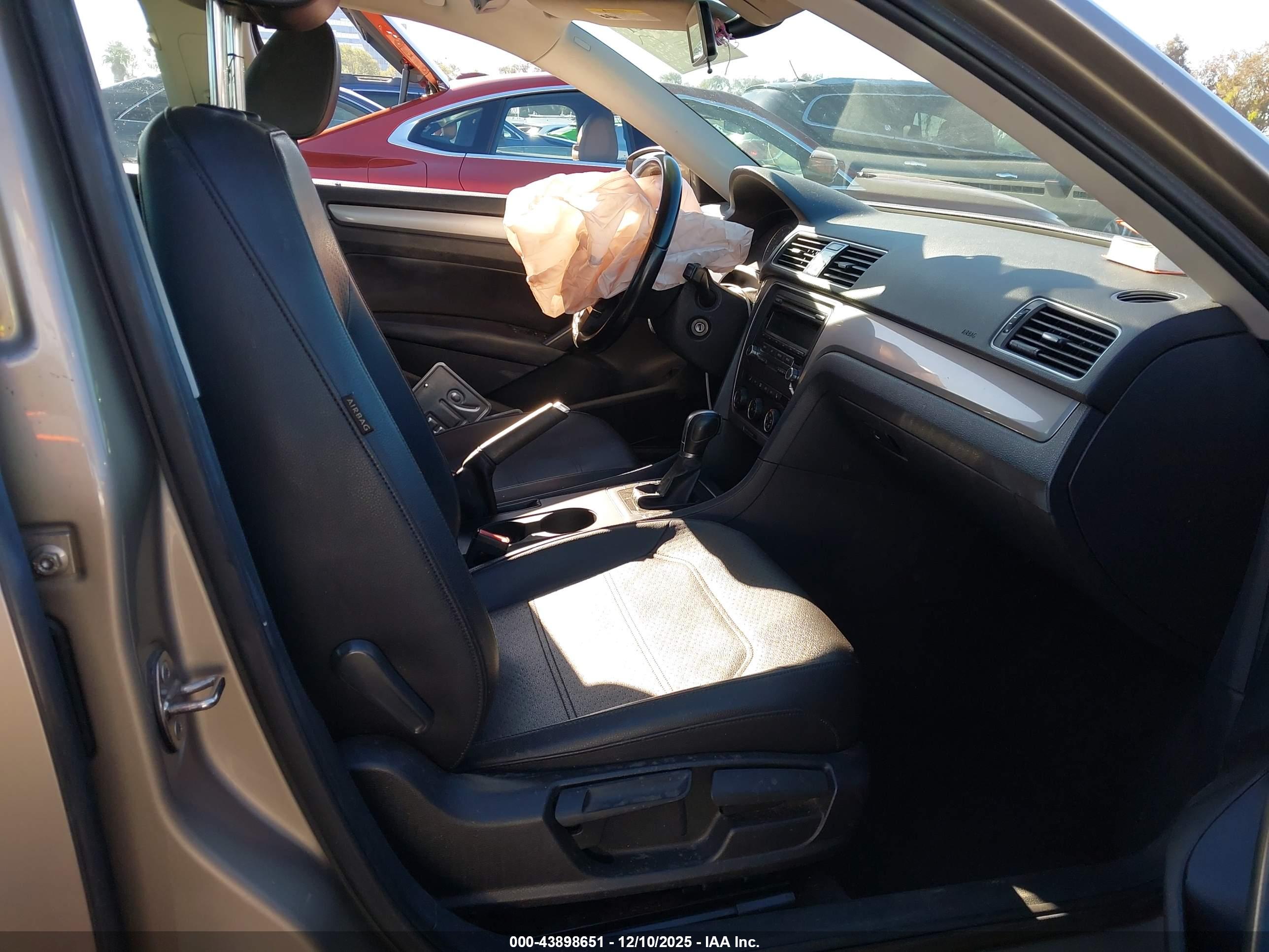 VOLKSWAGEN PASSAT image 5