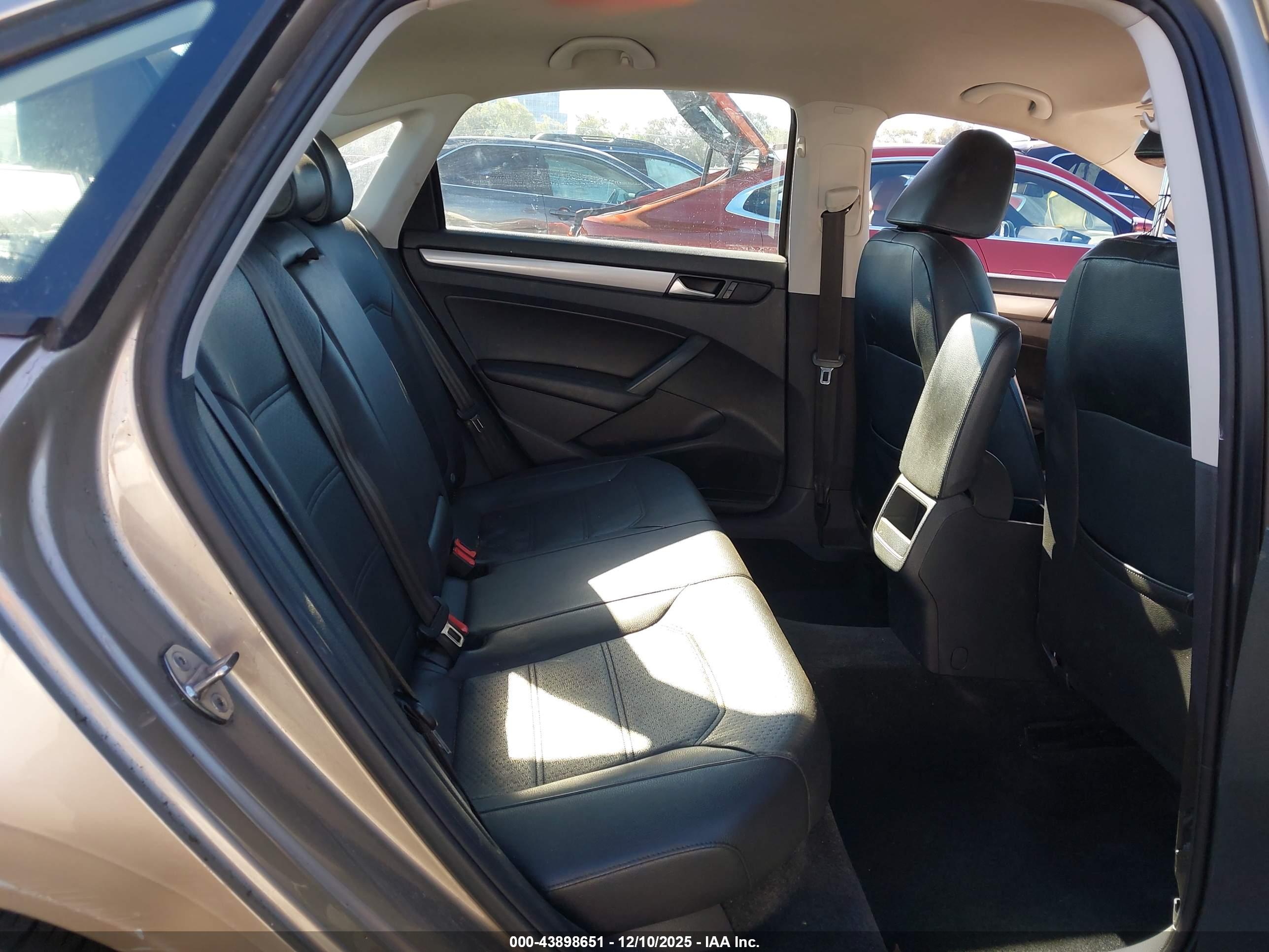 VOLKSWAGEN PASSAT image 8