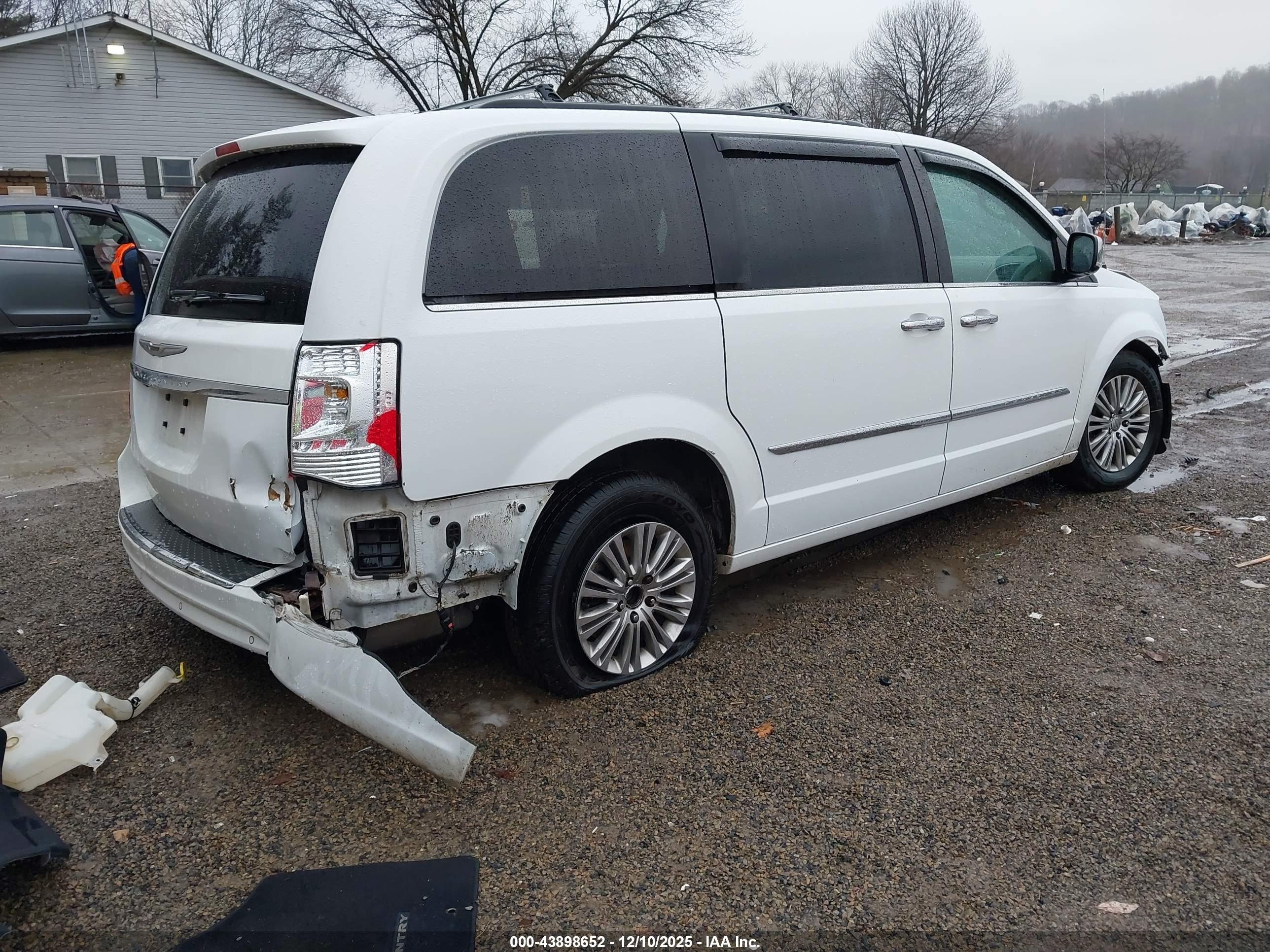 CHRYSLER TOWN image 4