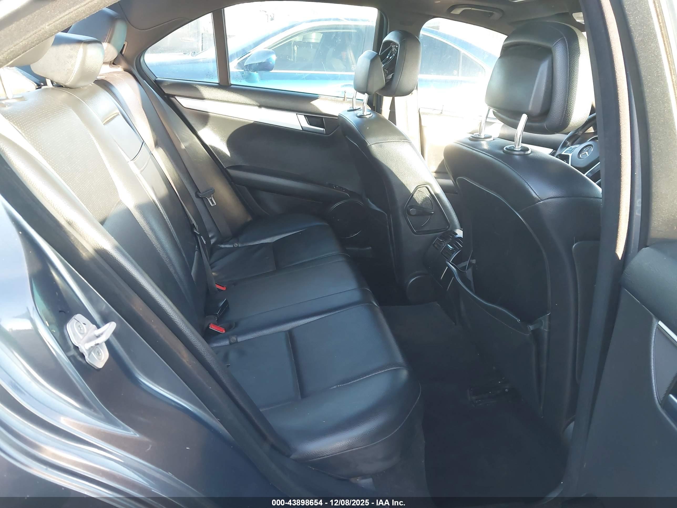MERCEDES-BENZ C image 8