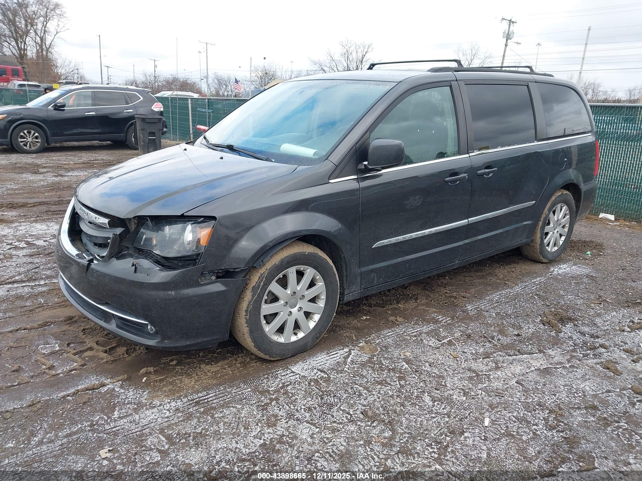 CHRYSLER TOWN image 2