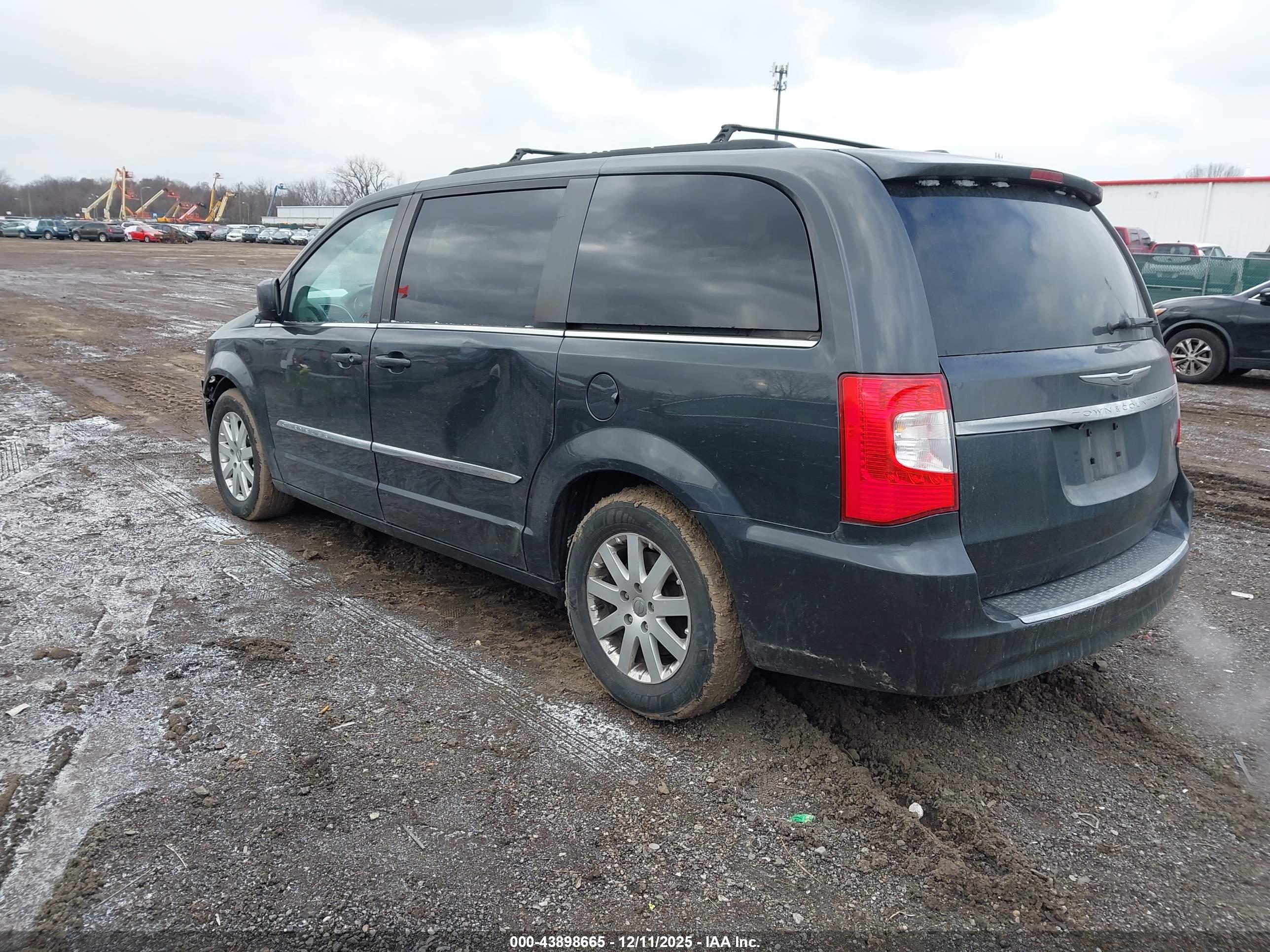 CHRYSLER TOWN image 3