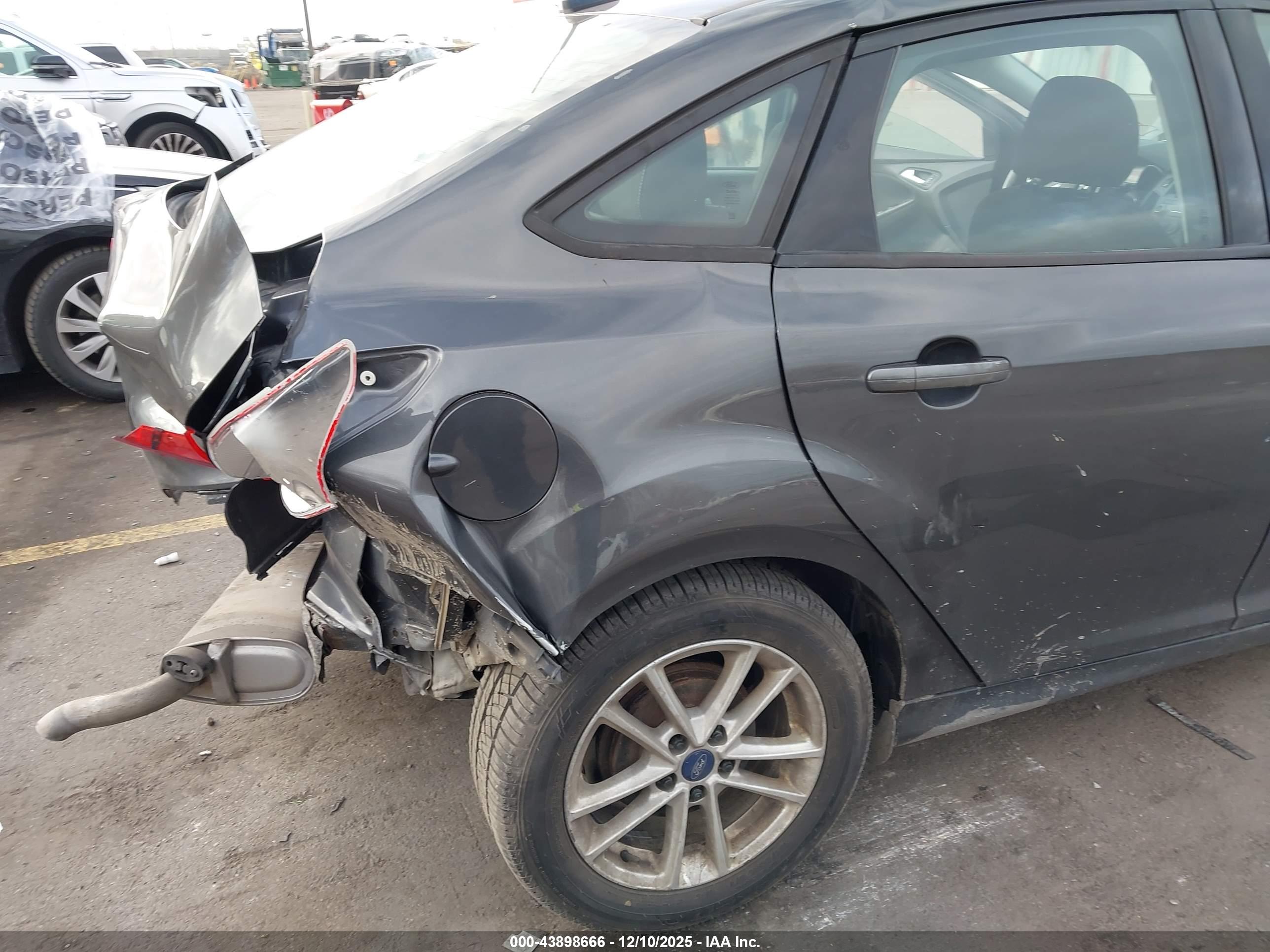 FORD FOCUS image 6