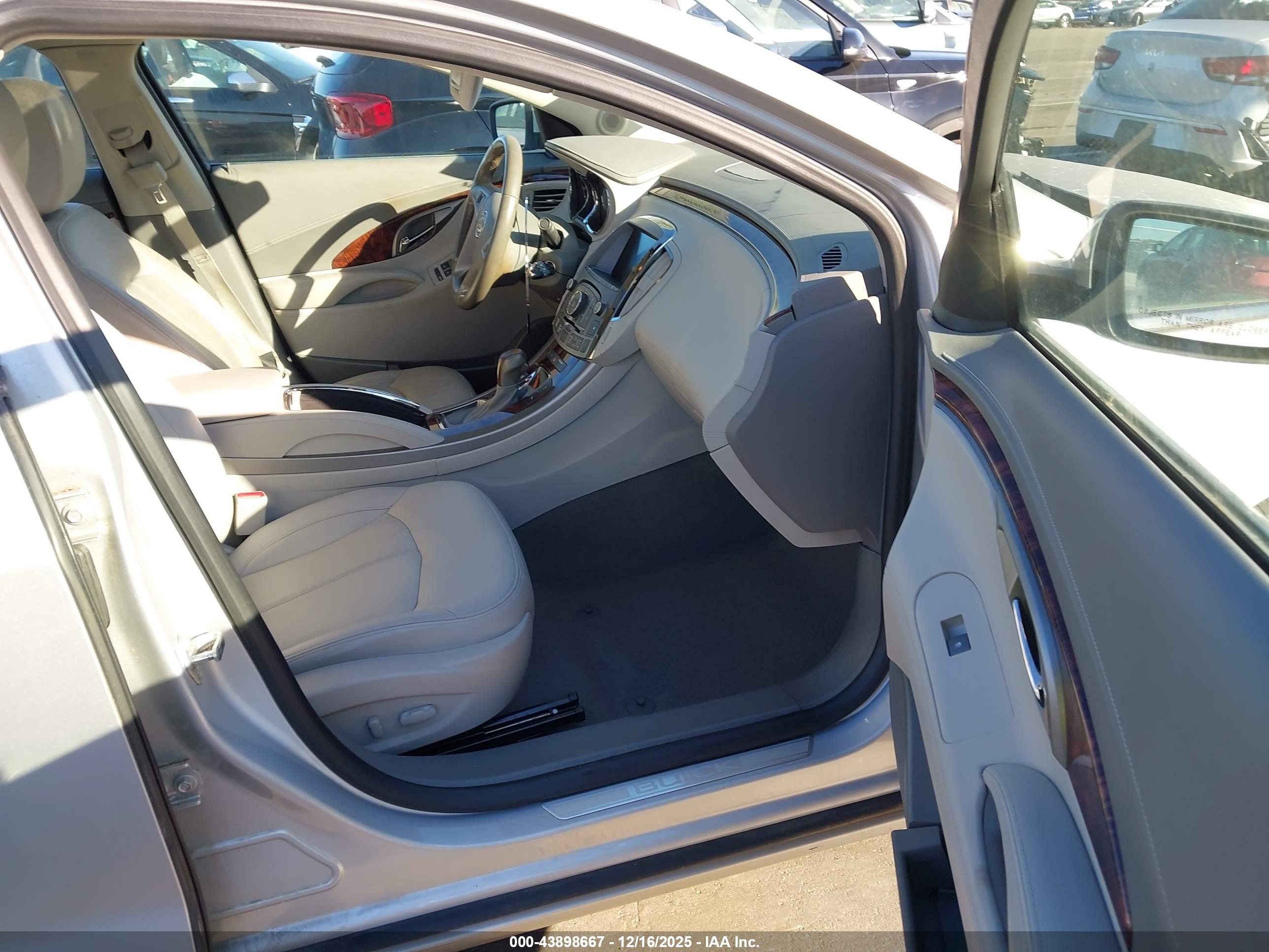 BUICK LACROSSE image 5