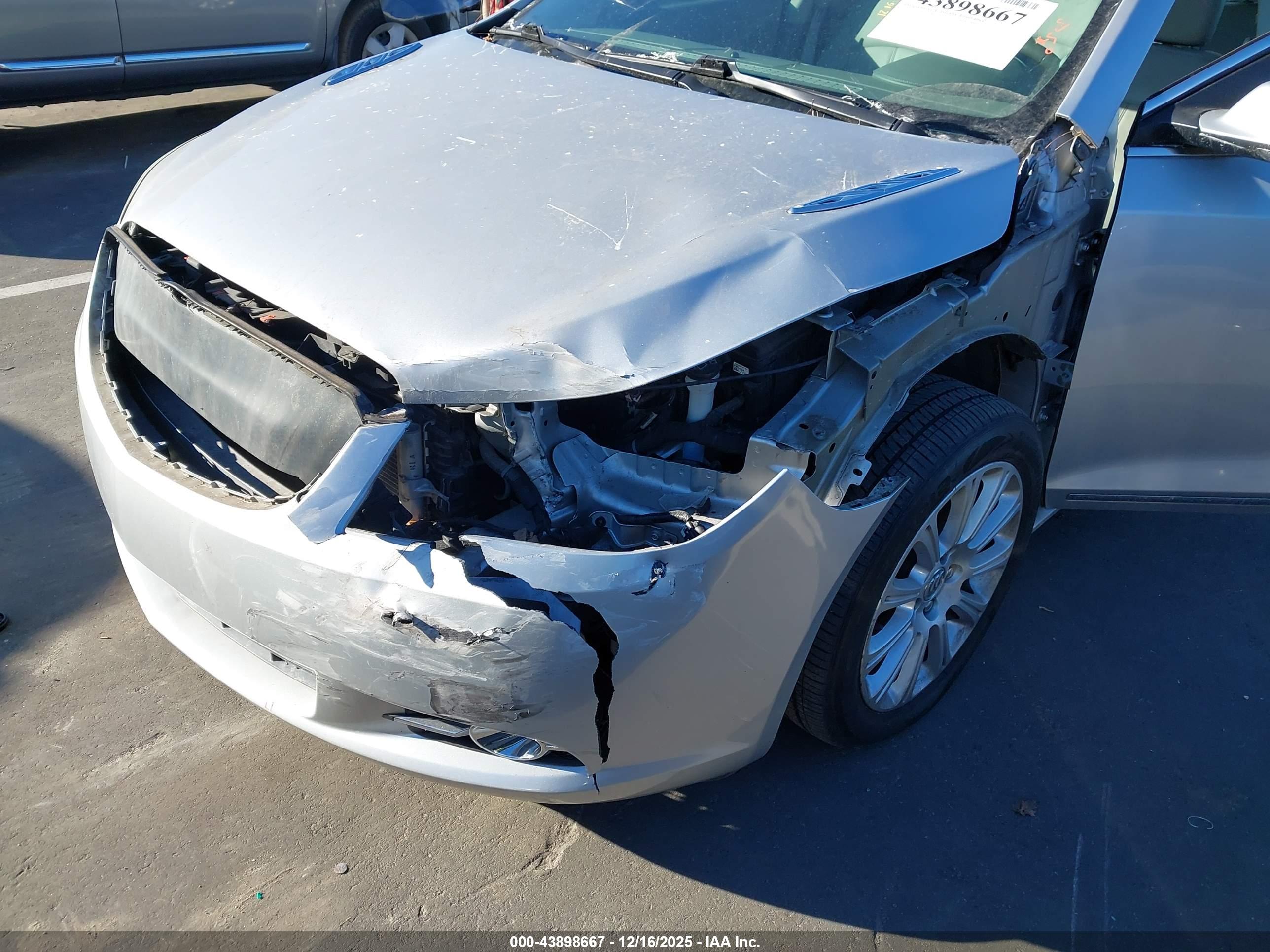 BUICK LACROSSE image 6