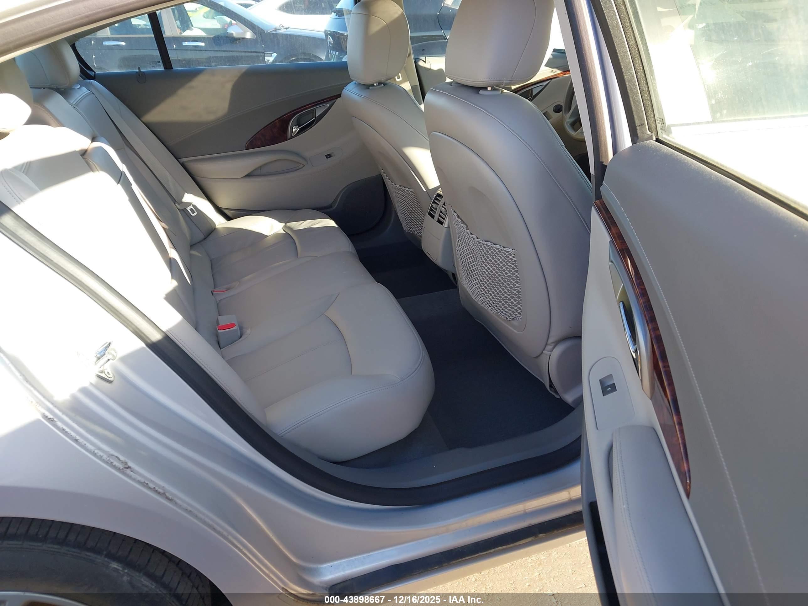 BUICK LACROSSE image 8