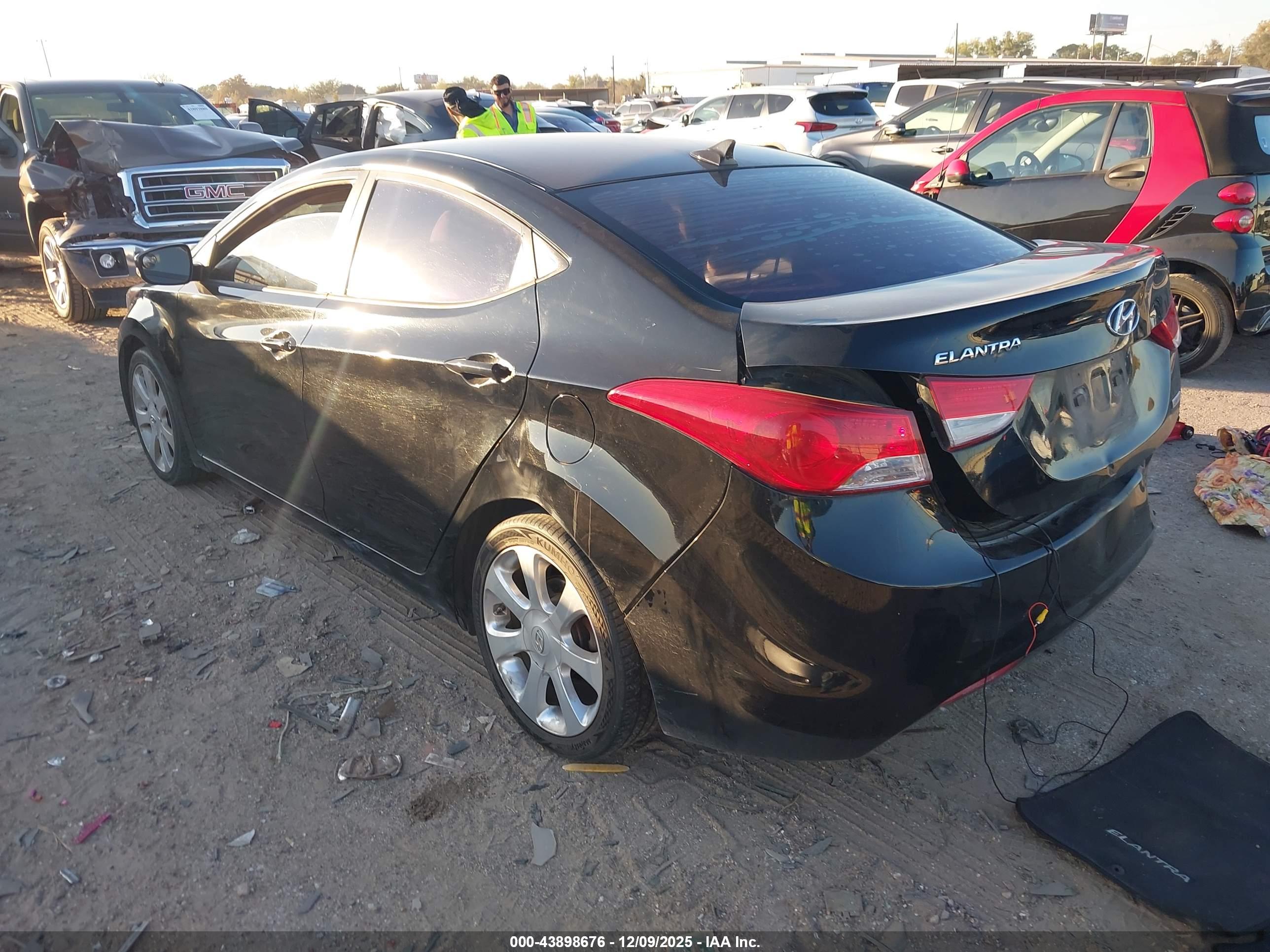 HYUNDAI ELANTRA image 3