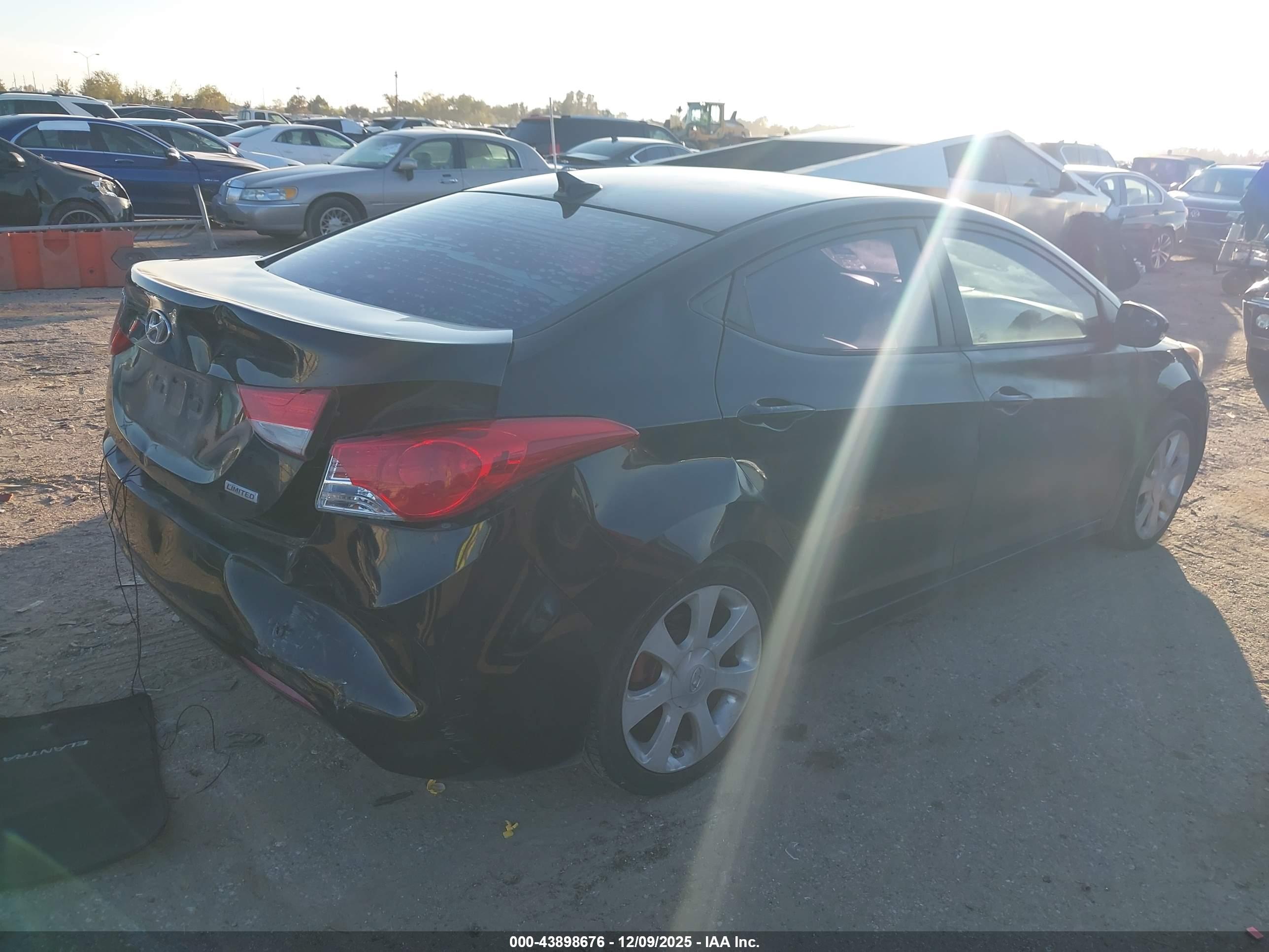 HYUNDAI ELANTRA image 4