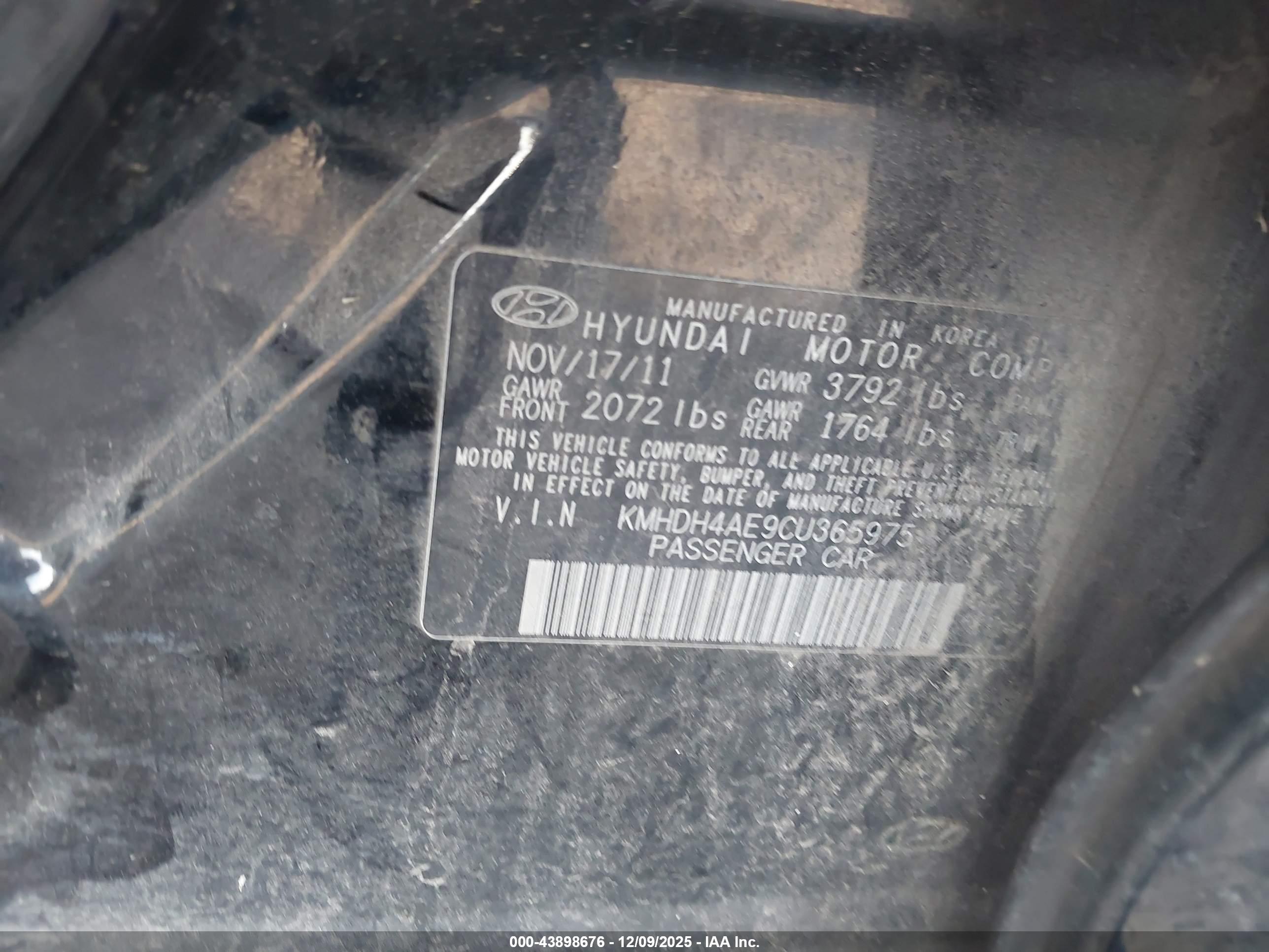 HYUNDAI ELANTRA image 9