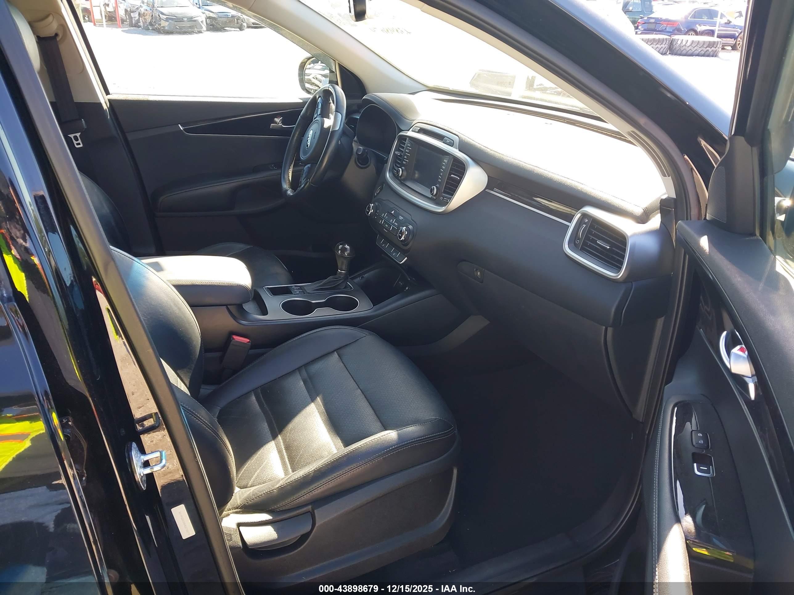 KIA SORENTO image 5